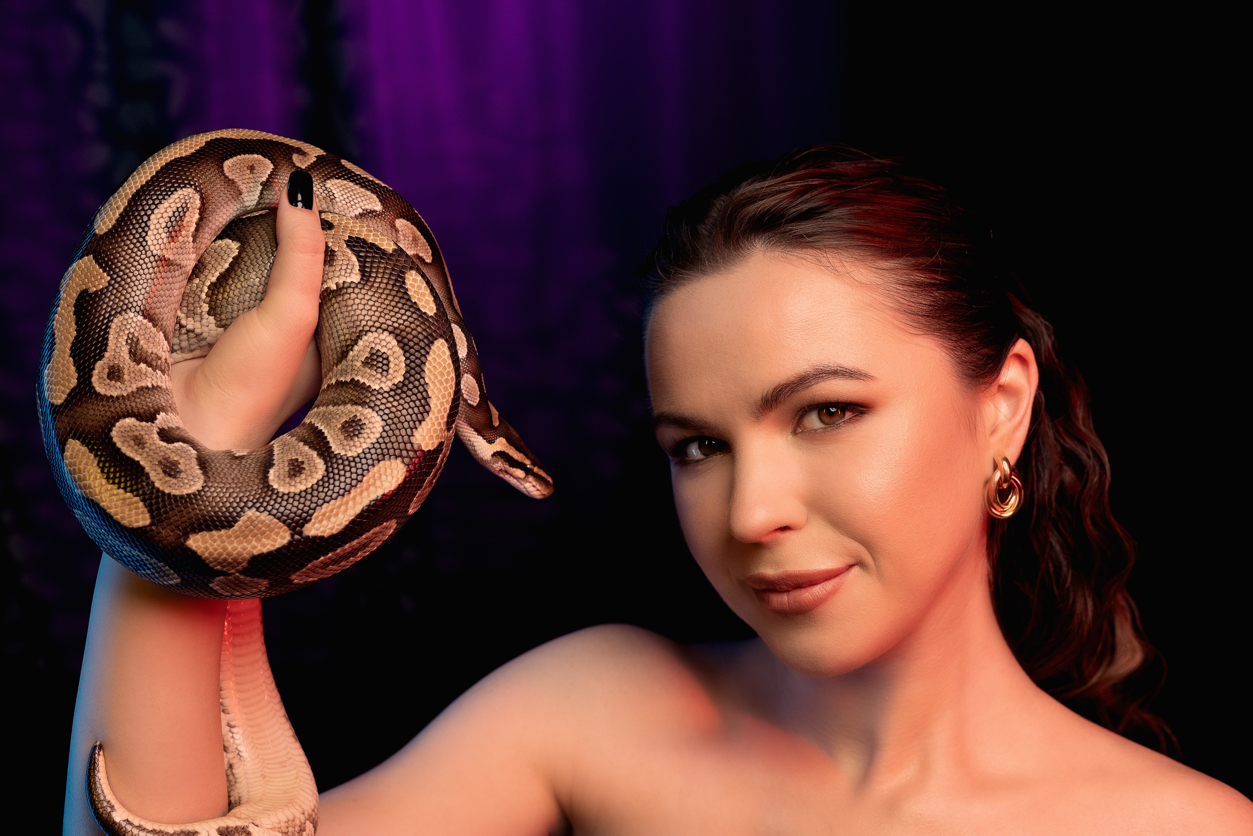 Виктория. Фотосессия в студии со змеей. Портретный фотограф Панферова Регина г. Санкт-Петербург, г. Казань