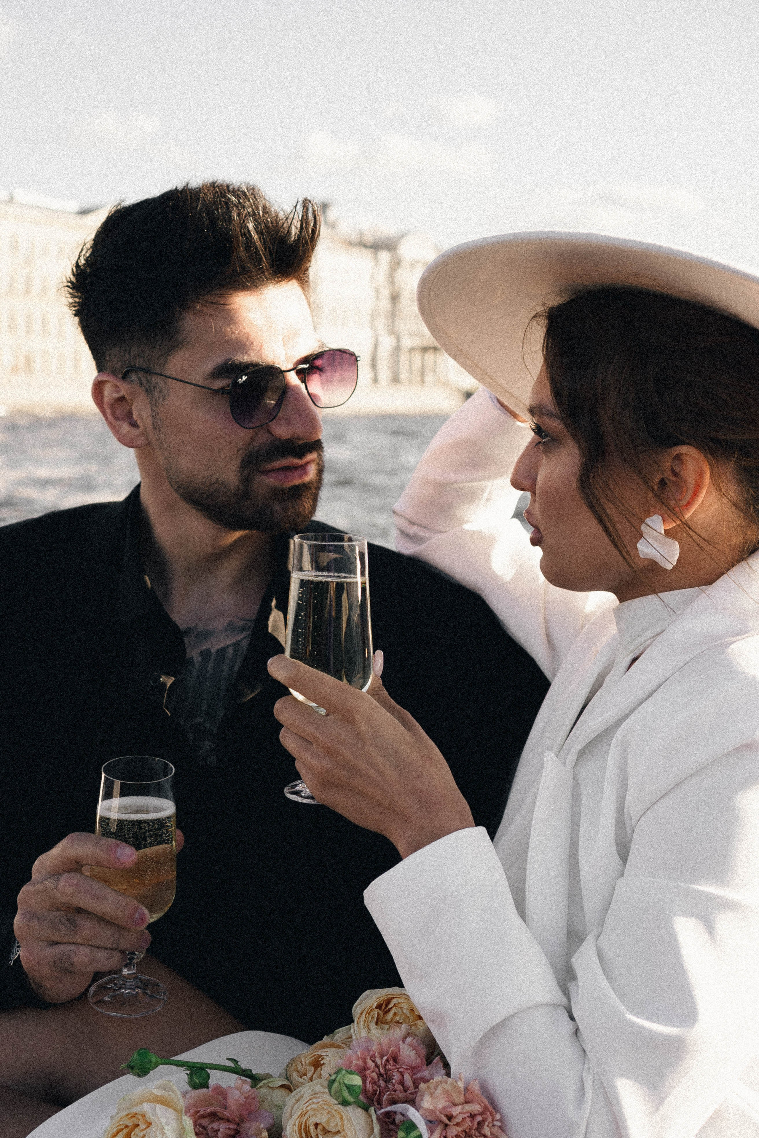 СВАДЕНБНАЯ СЬЕМКА НА КАТЕРЕ ПО КАНАЛАМ САНКТ-ПЕТЕРБУРГА И В АКВАТОРИИ НЕВЫ. Профессиональный фотограф, Санкт-Петербург — Виктория Богомолова