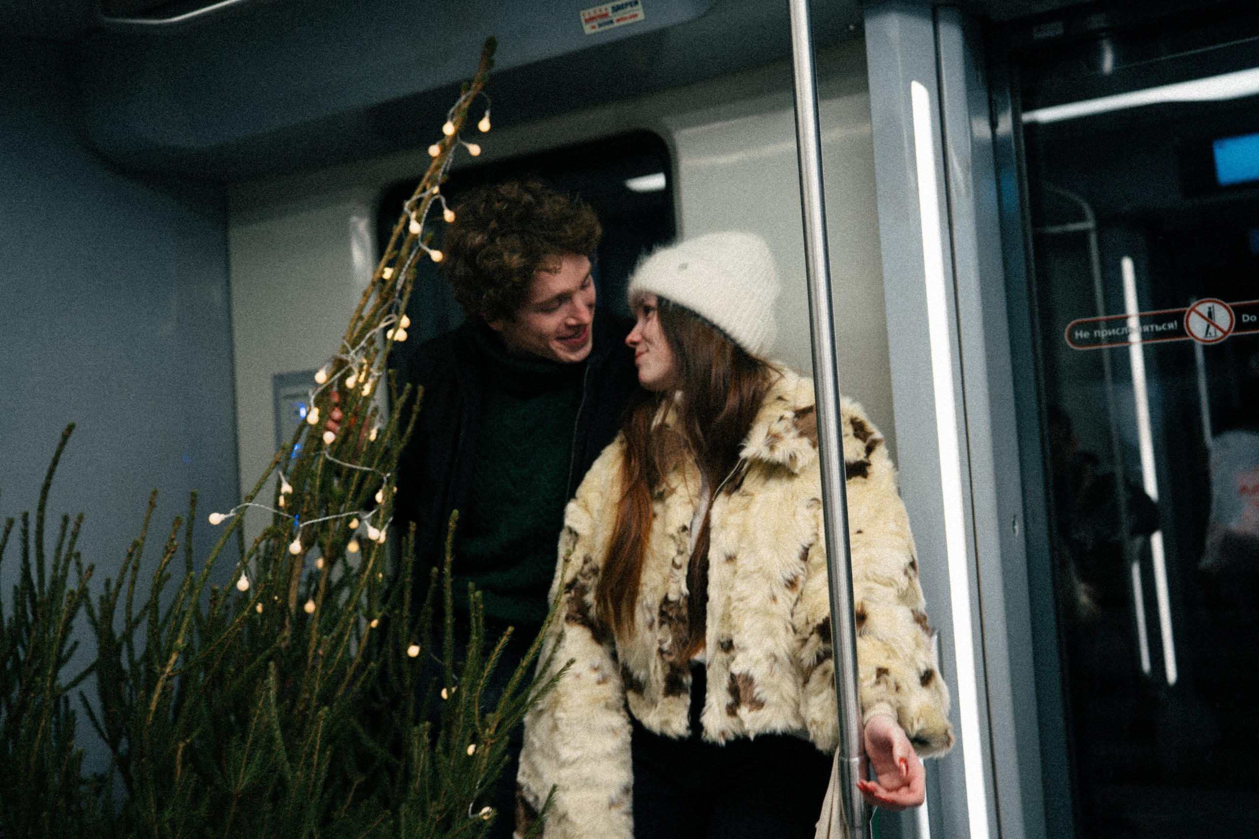 НОВОГОДНЯЯ ПРОГУЛКА ПАРЫ ПО ЧЕРНЫШЕВСКОЙ ПЕРЕД НОВЫМ ГОДОМ. Профессиональный фотограф, Санкт-Петербург — Виктория Богомолова