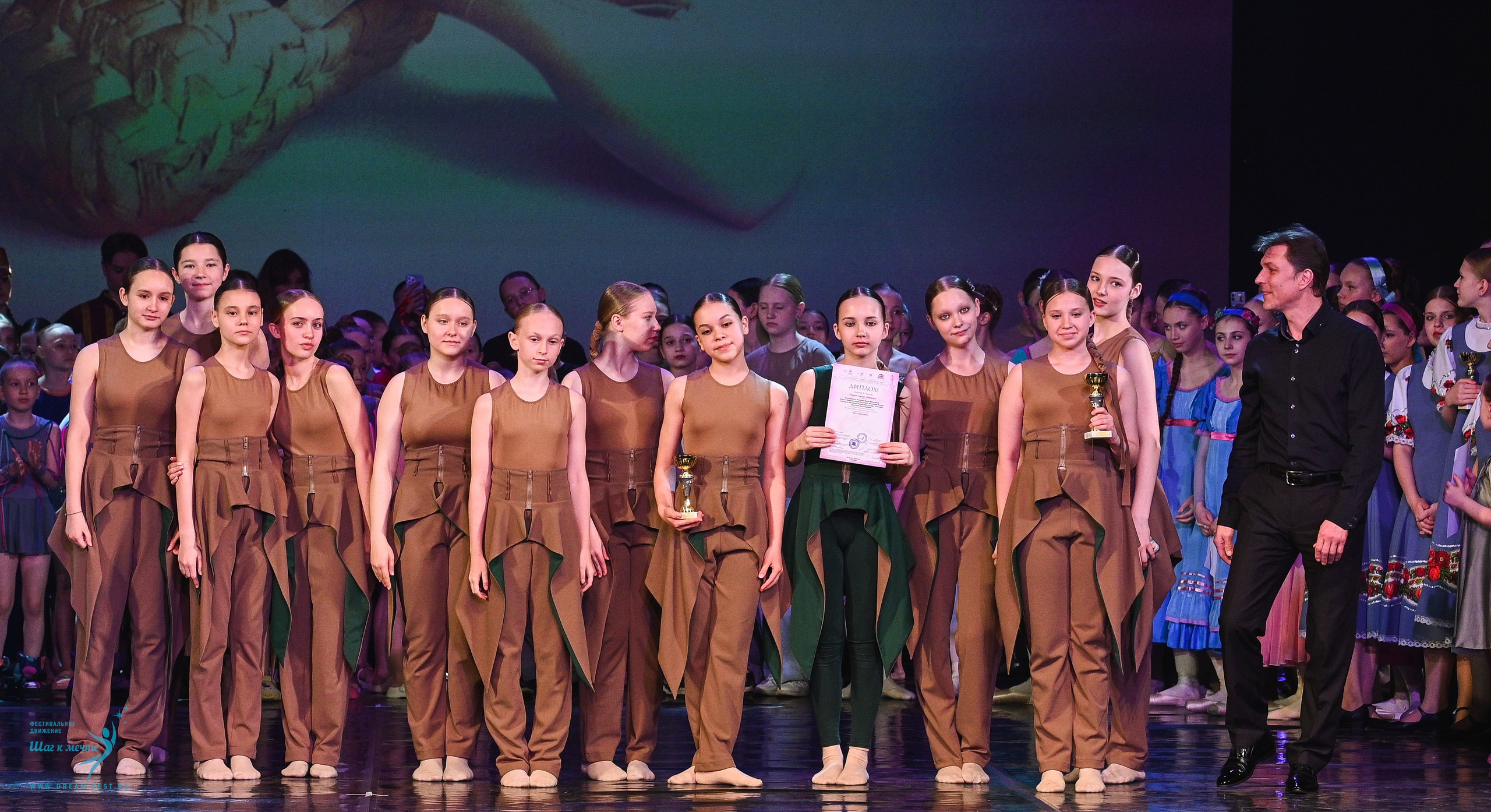 24.05.2025 «Мир под названием — Искусство танца» Фестивальное движение «Шаг к мечте» г. Кострома. Медиастудия Фото Концепт