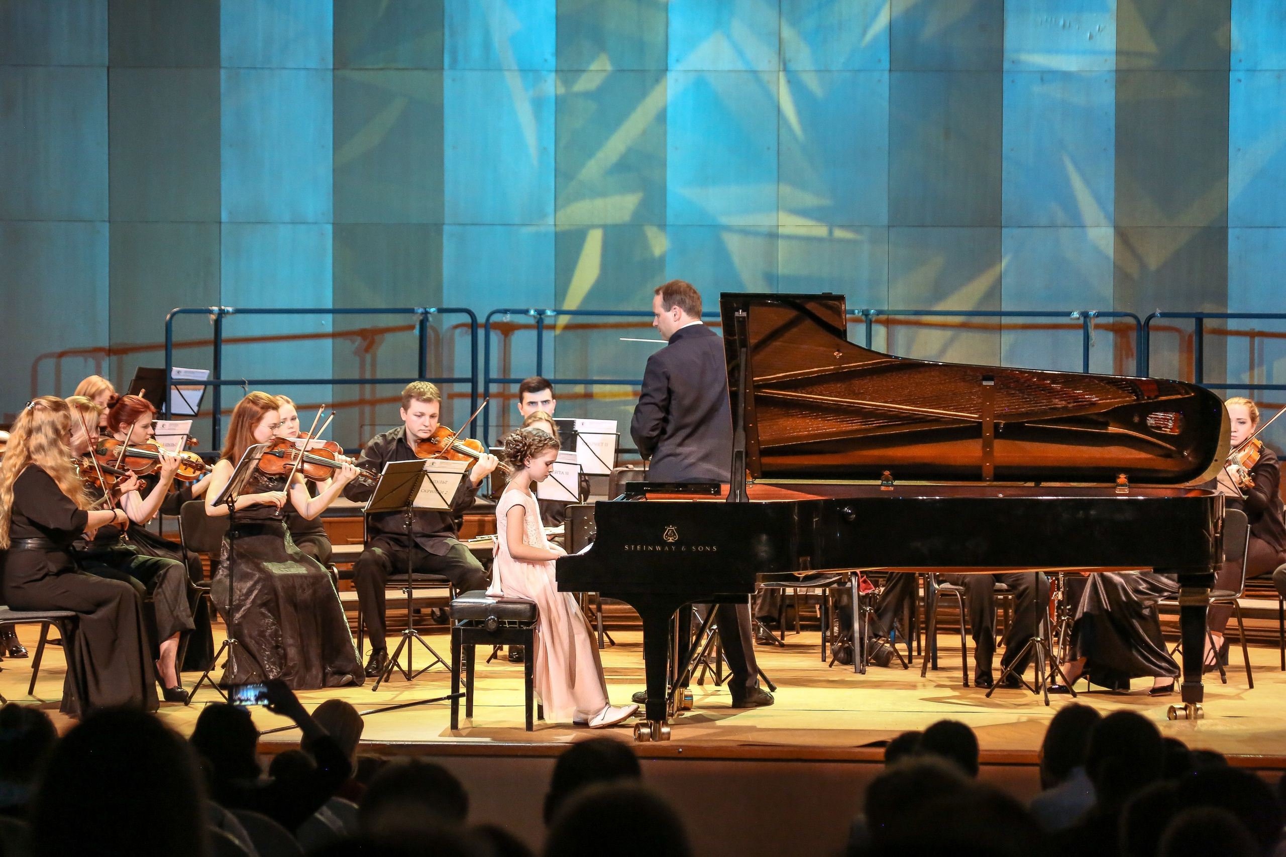 Юбилей Бетховенской школы. Дарья Письменюк / Darya Leitstern — фотограф, музыкант, журналист, путешественник