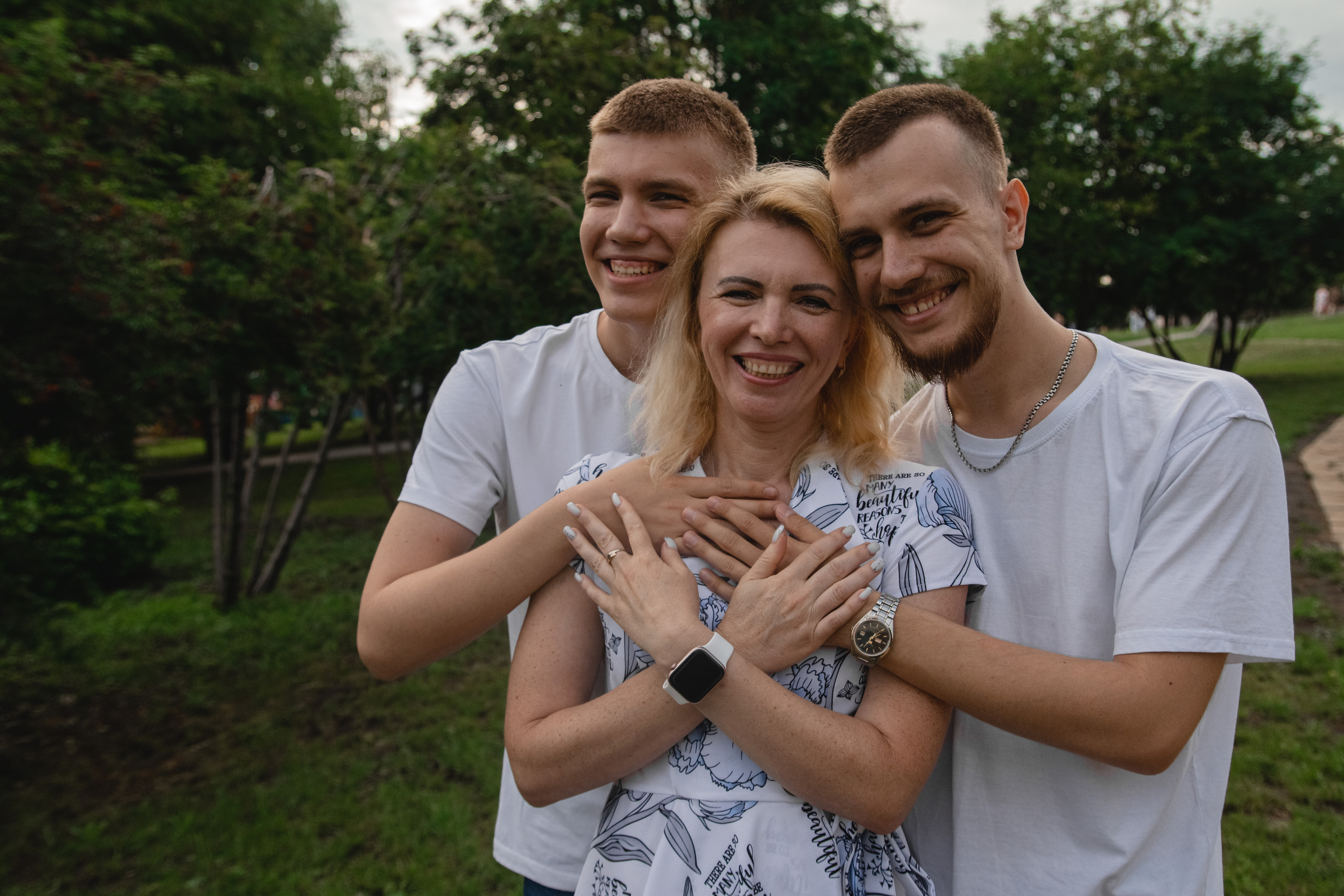 Фотосессия мама и два сына. ФОТОГРАФ НОВОСИБИРСК — АЛЁНА ЖИГАЛЕЕВА