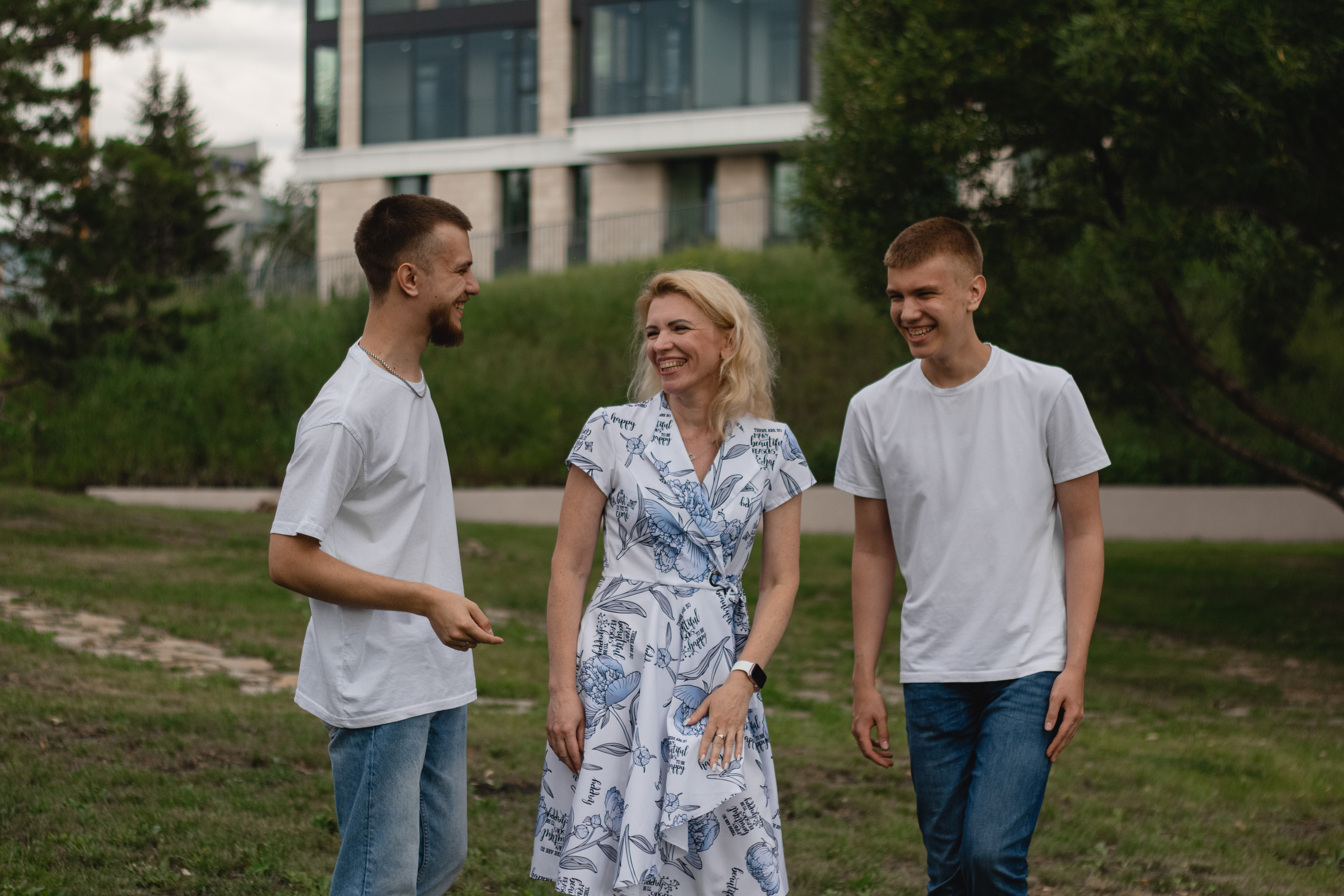 Фотосессия мама и два сына. ФОТОГРАФ НОВОСИБИРСК — АЛЁНА ЖИГАЛЕЕВА