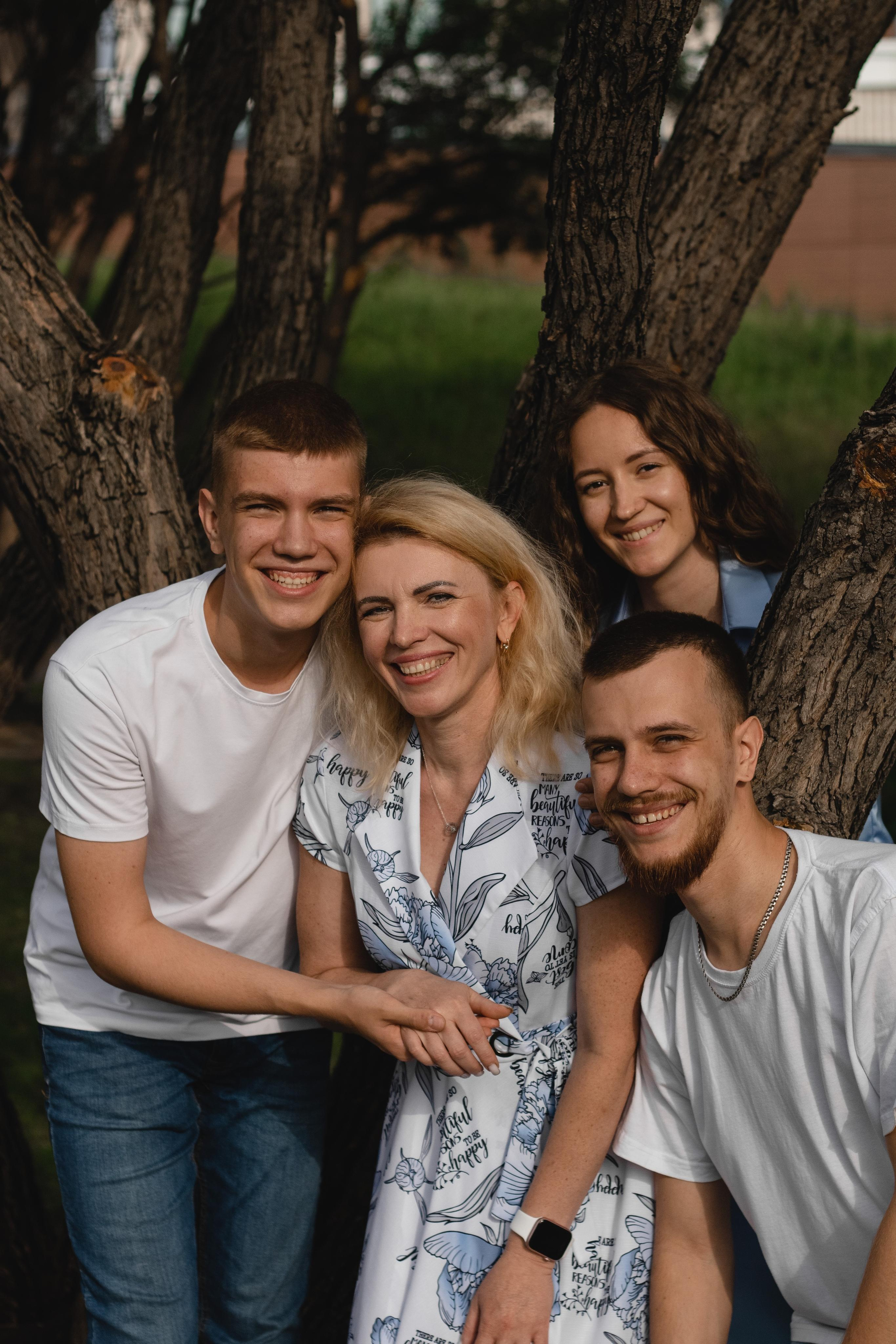 Фотосессия мама и два сына. ФОТОГРАФ НОВОСИБИРСК — АЛЁНА ЖИГАЛЕЕВА