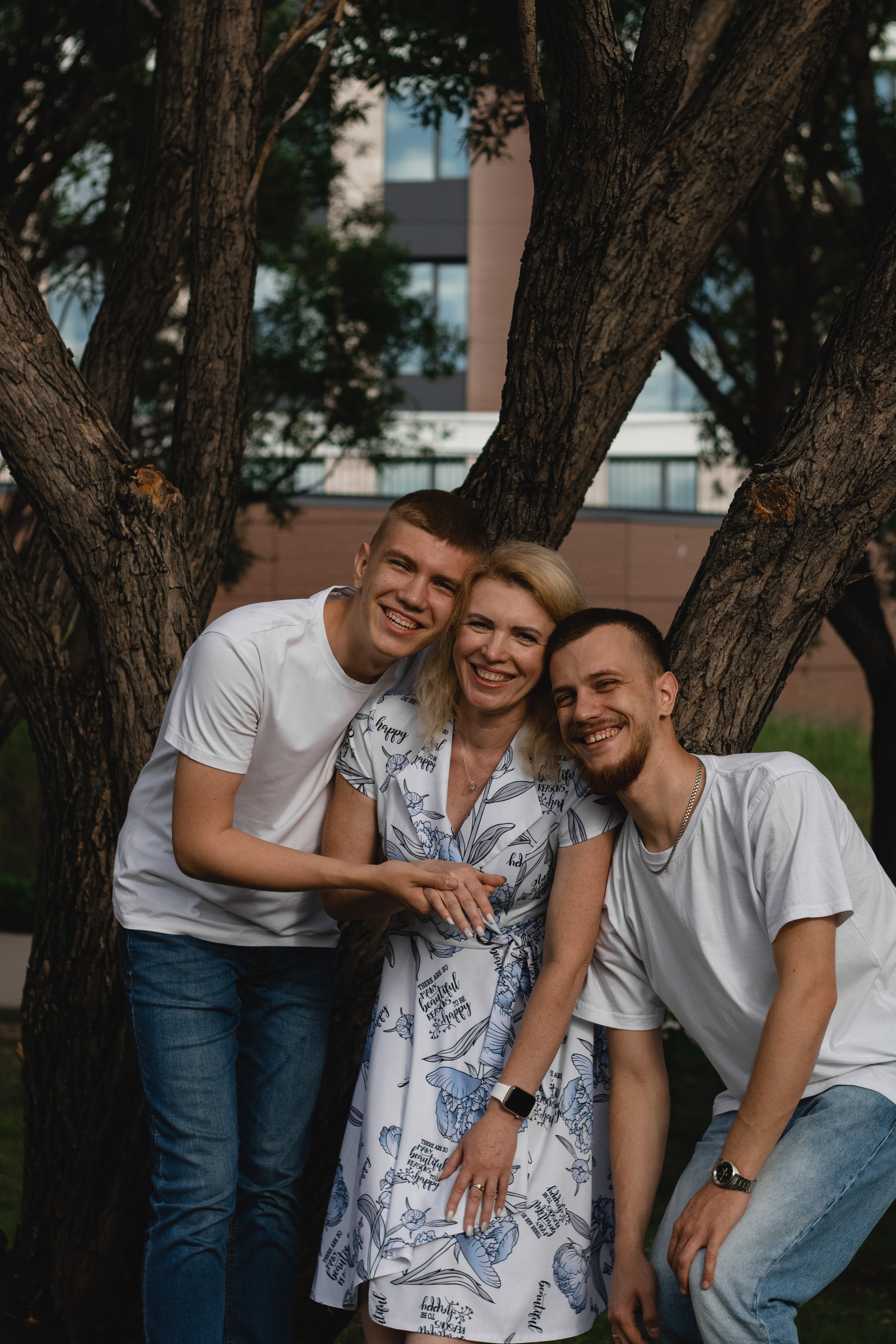 Фотосессия мама и два сына. ФОТОГРАФ НОВОСИБИРСК — АЛЁНА ЖИГАЛЕЕВА