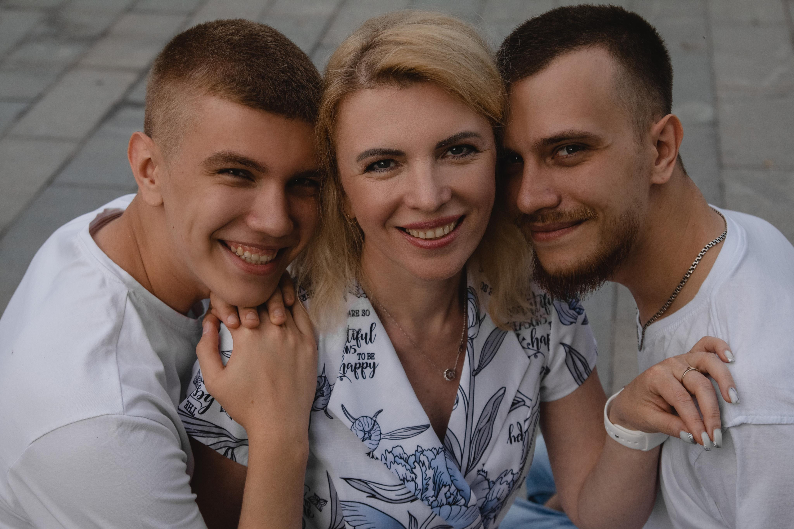 Фотосессия мама и два сына. ФОТОГРАФ НОВОСИБИРСК — АЛЁНА ЖИГАЛЕЕВА