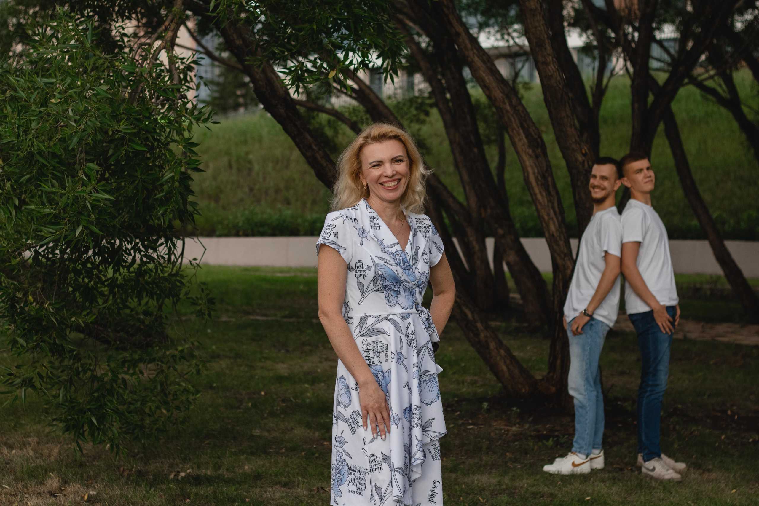 Фотосессия мама и два сына. ФОТОГРАФ НОВОСИБИРСК — АЛЁНА ЖИГАЛЕЕВА