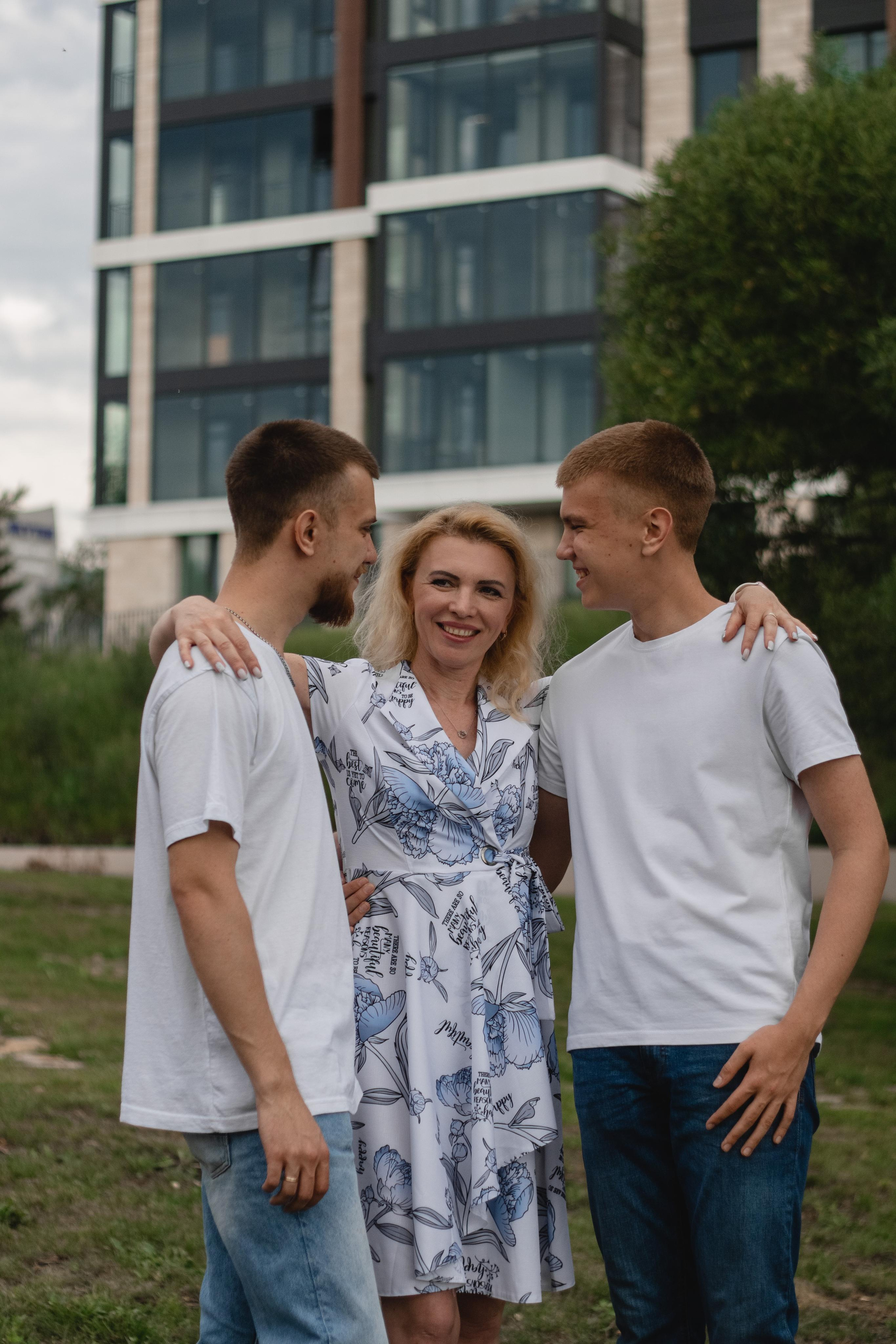 Фотосессия мама и два сына. ФОТОГРАФ НОВОСИБИРСК — АЛЁНА ЖИГАЛЕЕВА