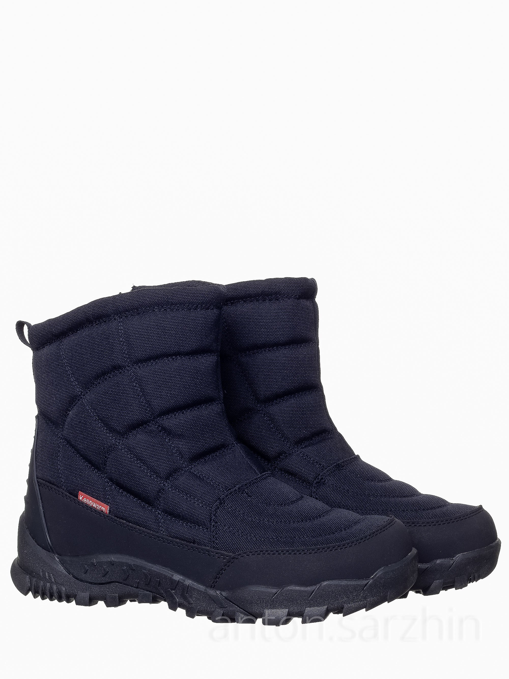 Предметная съемка пары дутышей на белом фоне