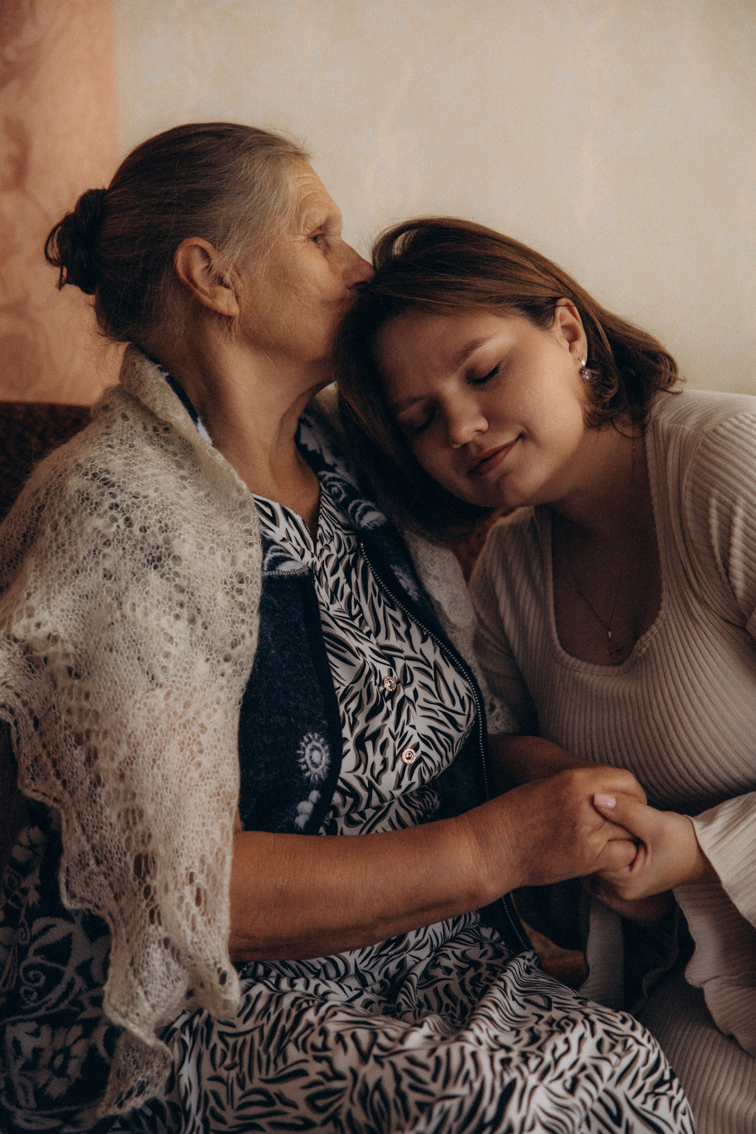 Аня и бабушка. Семейный фотограф Губкин/Старый Оскол