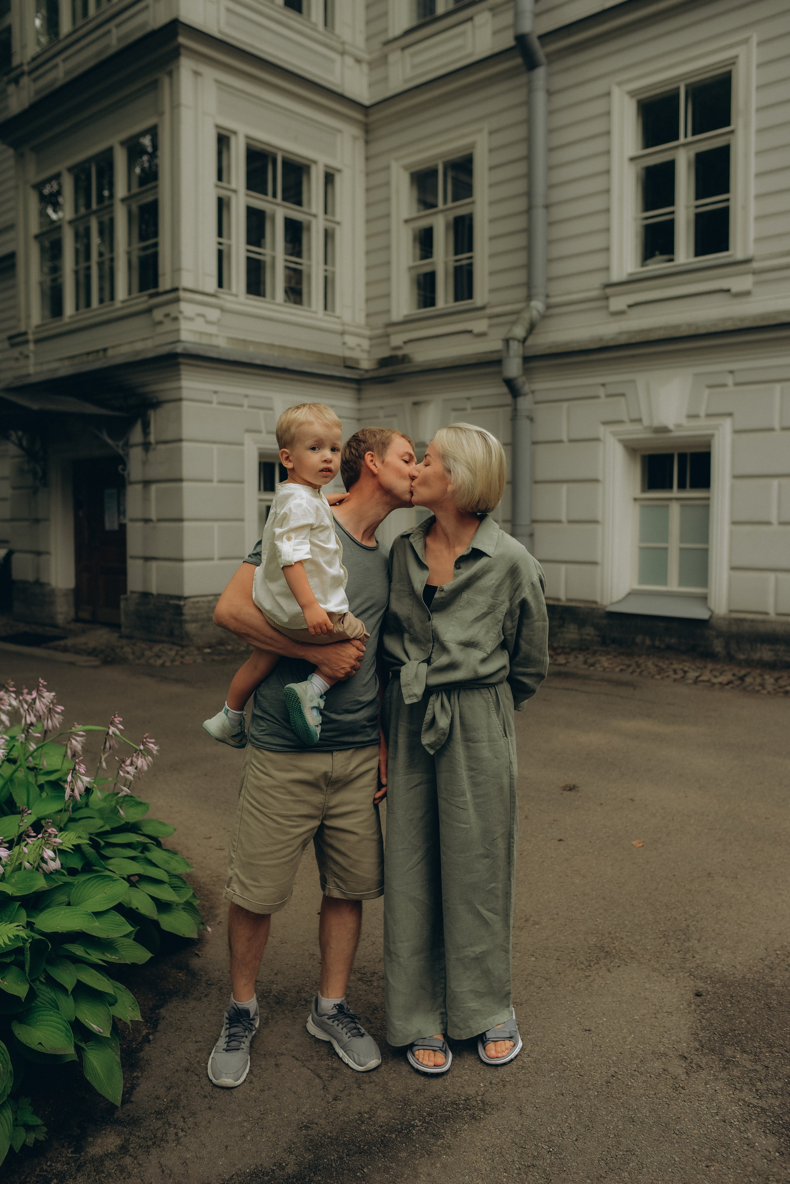 Семейная фотопрогулка парке. Елена Павел и Лев. Семейный и свадебный фотограф в Санкт-Петербурге Яна
