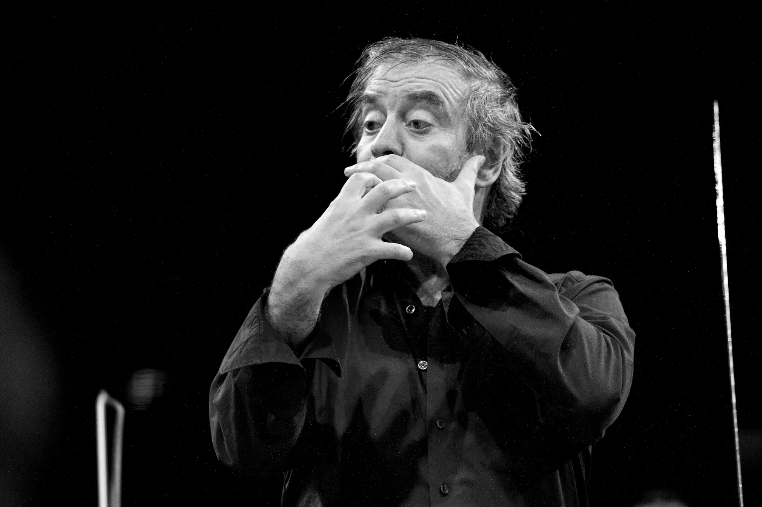 REPORTAGE. Www.apowerstudio.com