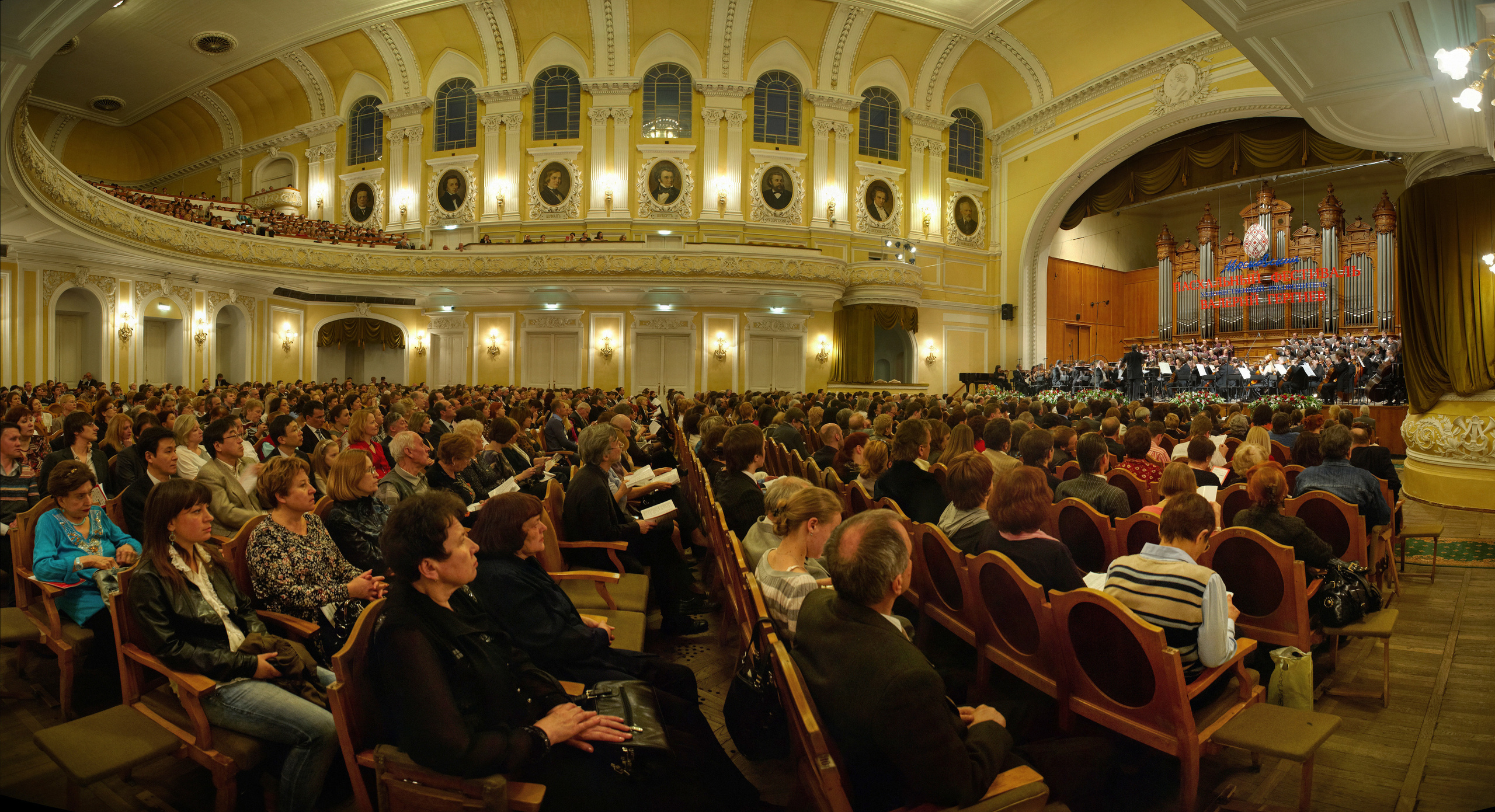 REPORTAGE. Www.apowerstudio.com