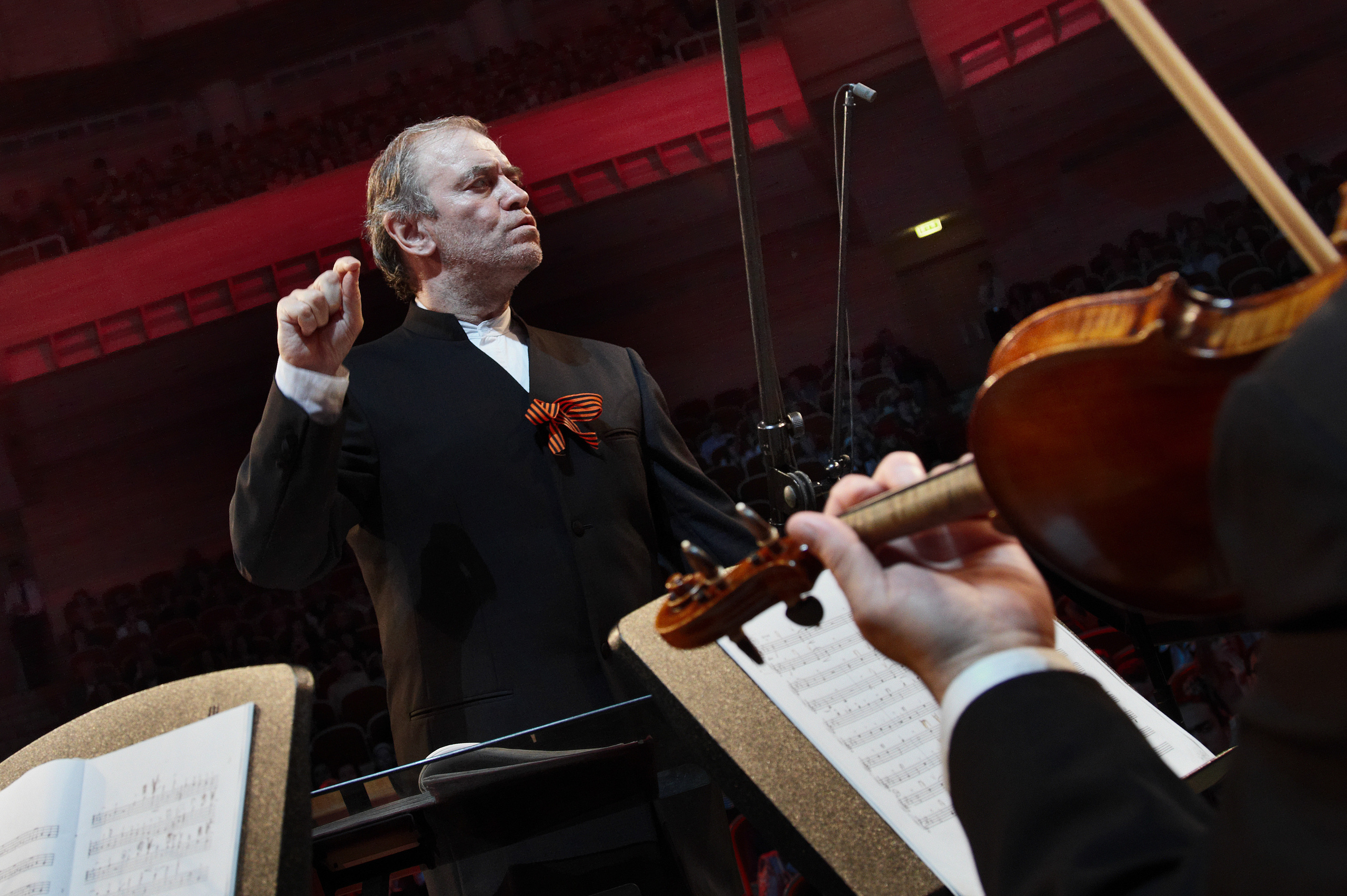 REPORTAGE. Www.apowerstudio.com