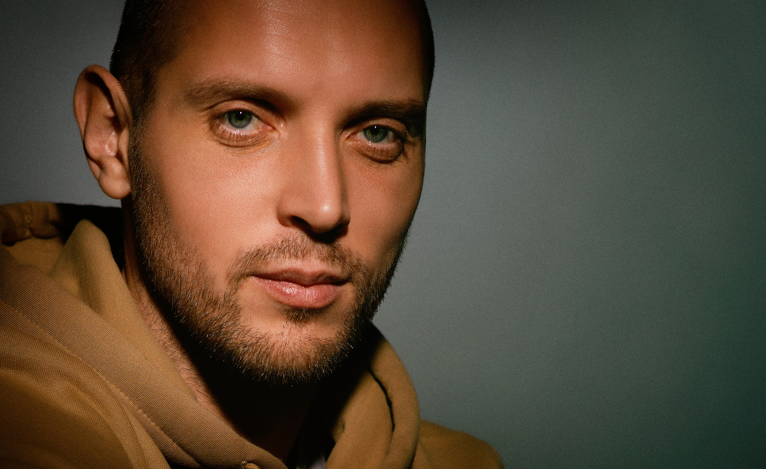 PORTRAIT. Www.apowerstudio.com