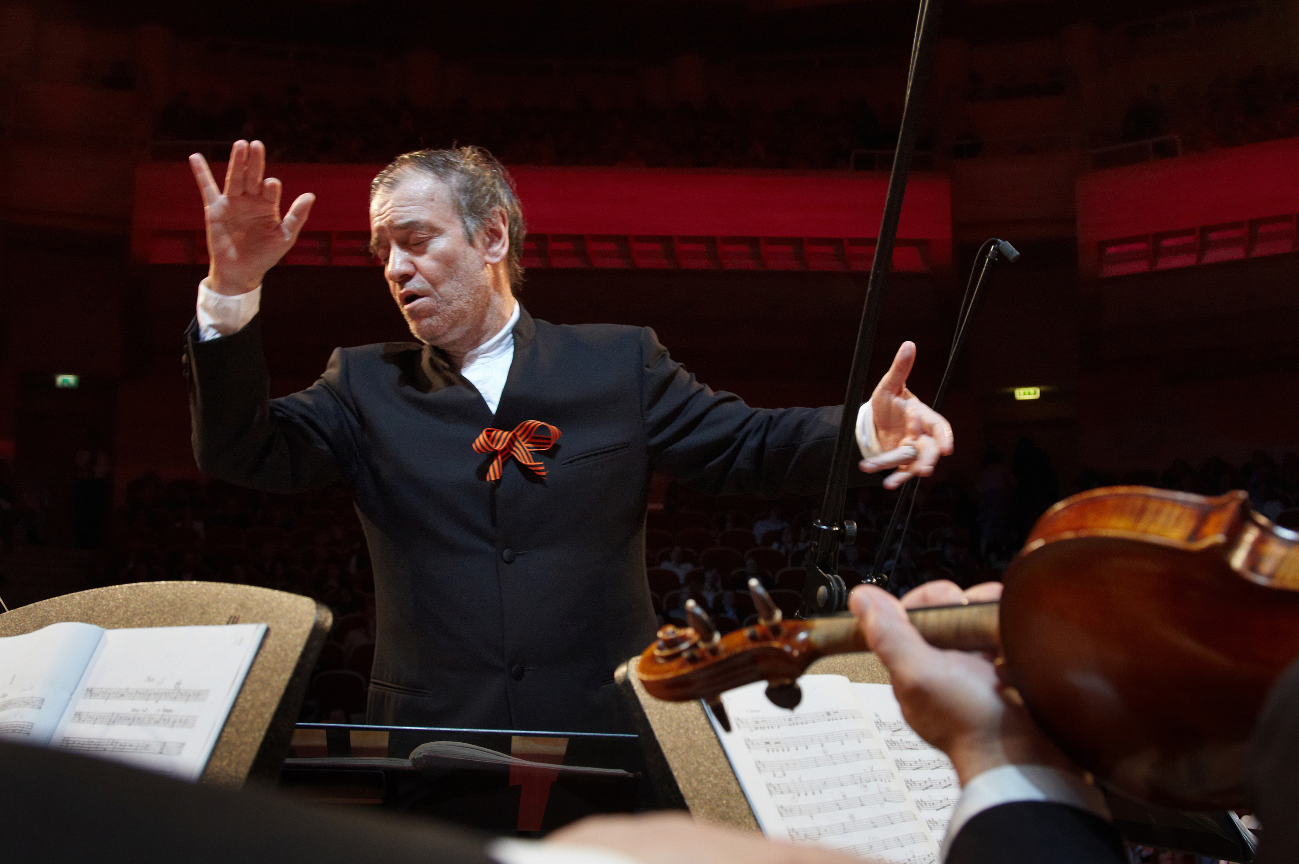 REPORTAGE. Www.apowerstudio.com