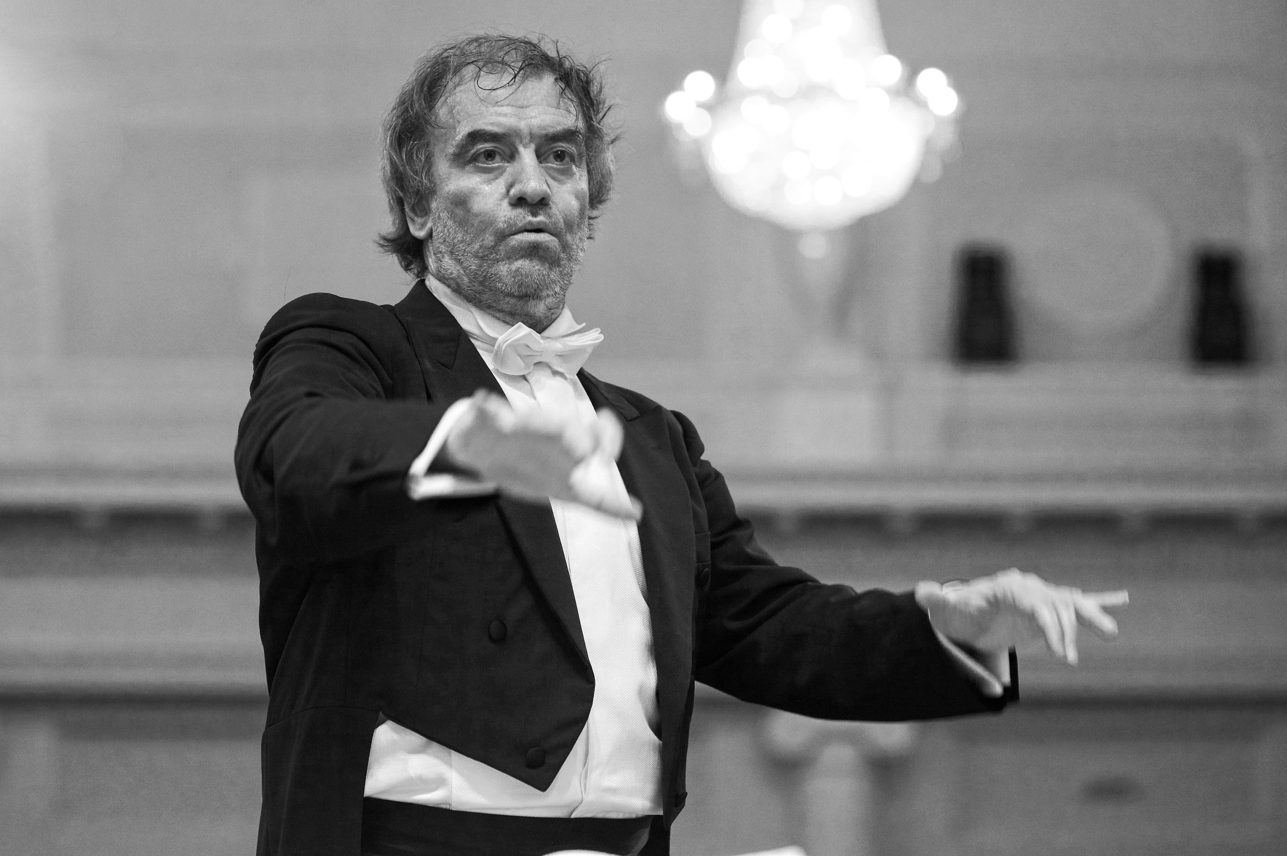 REPORTAGE. Www.apowerstudio.com