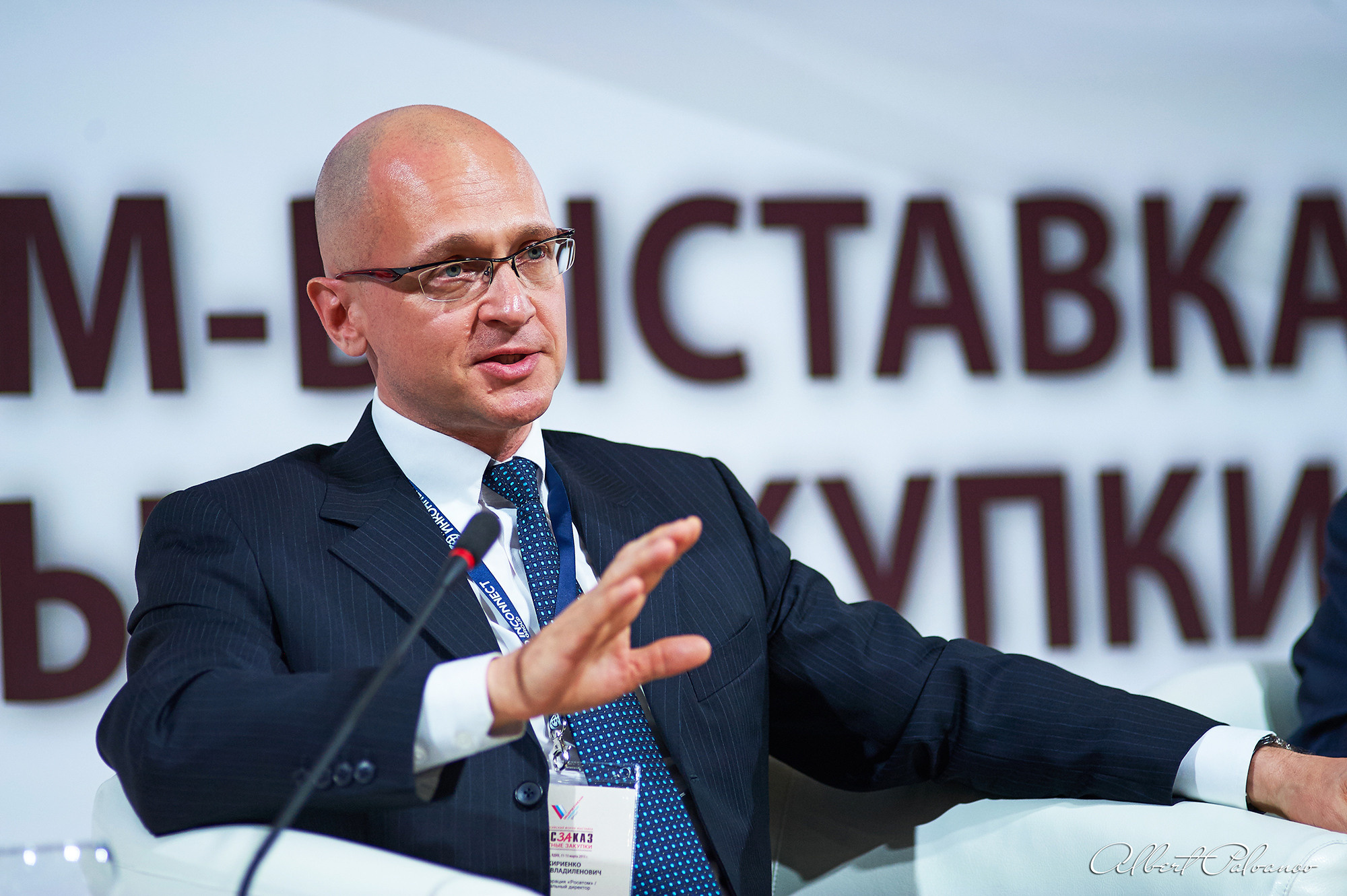 REPORTAGE. Www.apowerstudio.com