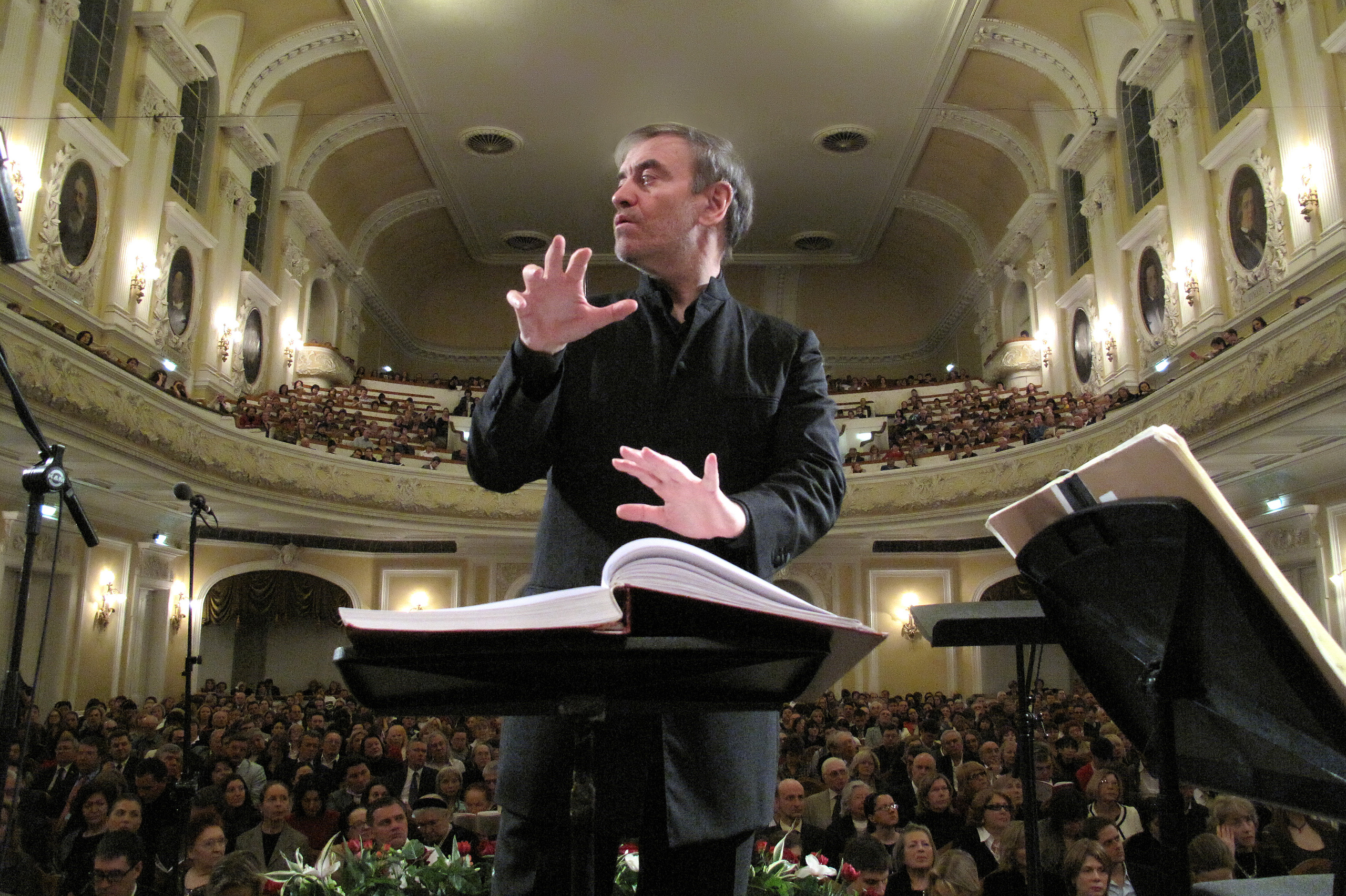 REPORTAGE. Www.apowerstudio.com