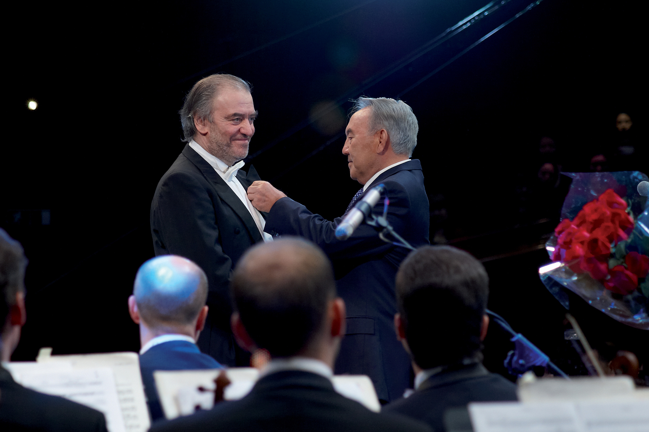 REPORTAGE. Www.apowerstudio.com