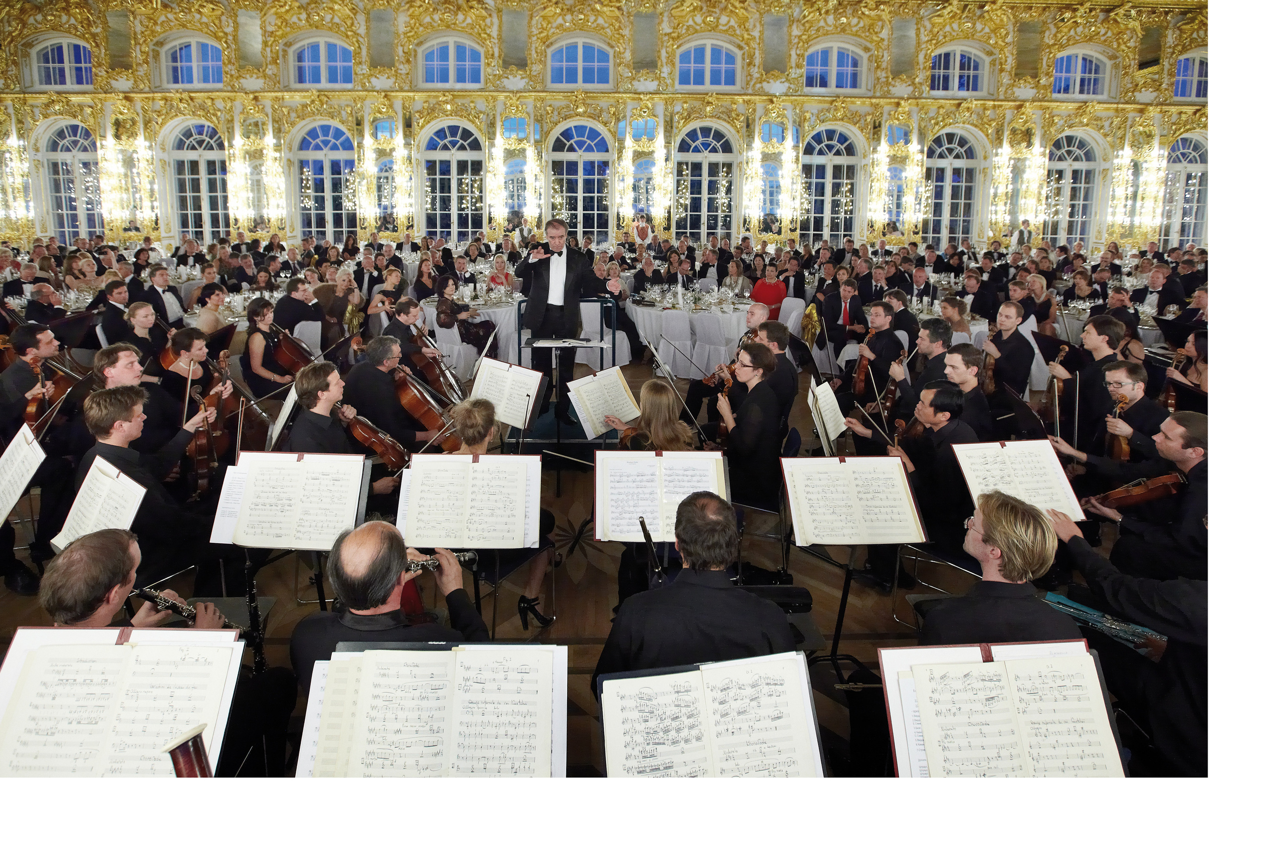 REPORTAGE. Www.apowerstudio.com