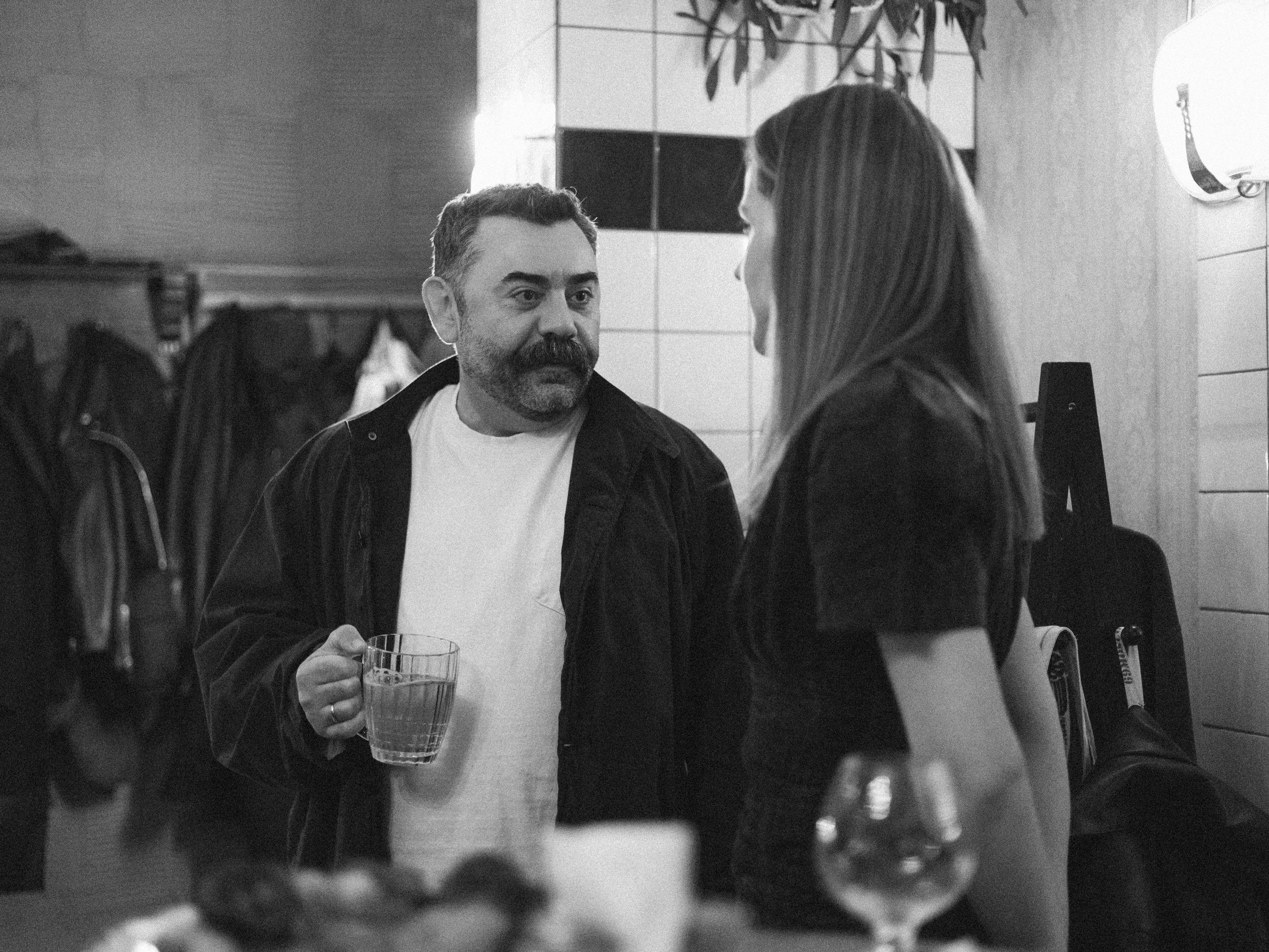 Шапка «Открой вино». Закулисная жизнь в кадре | Backstage-фотограф из Москвы — Александра Слободская