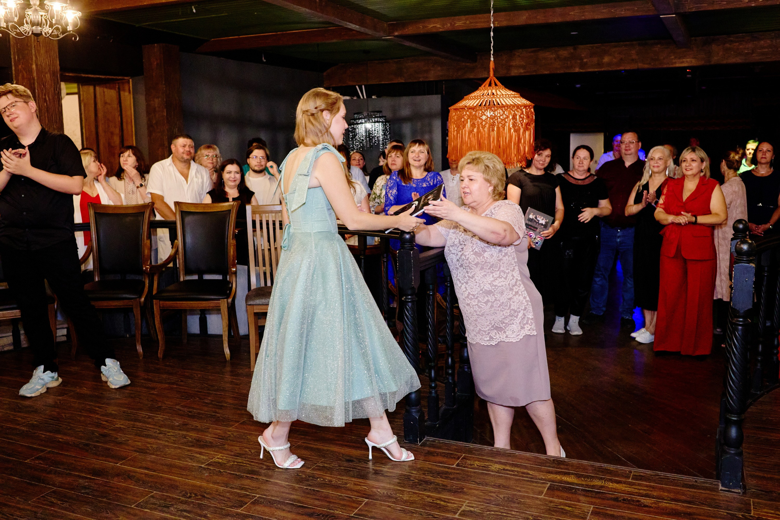 Выпускной 35 Сош. Фотограф Выпускные альбомы Таганрог Сергей Коробченко