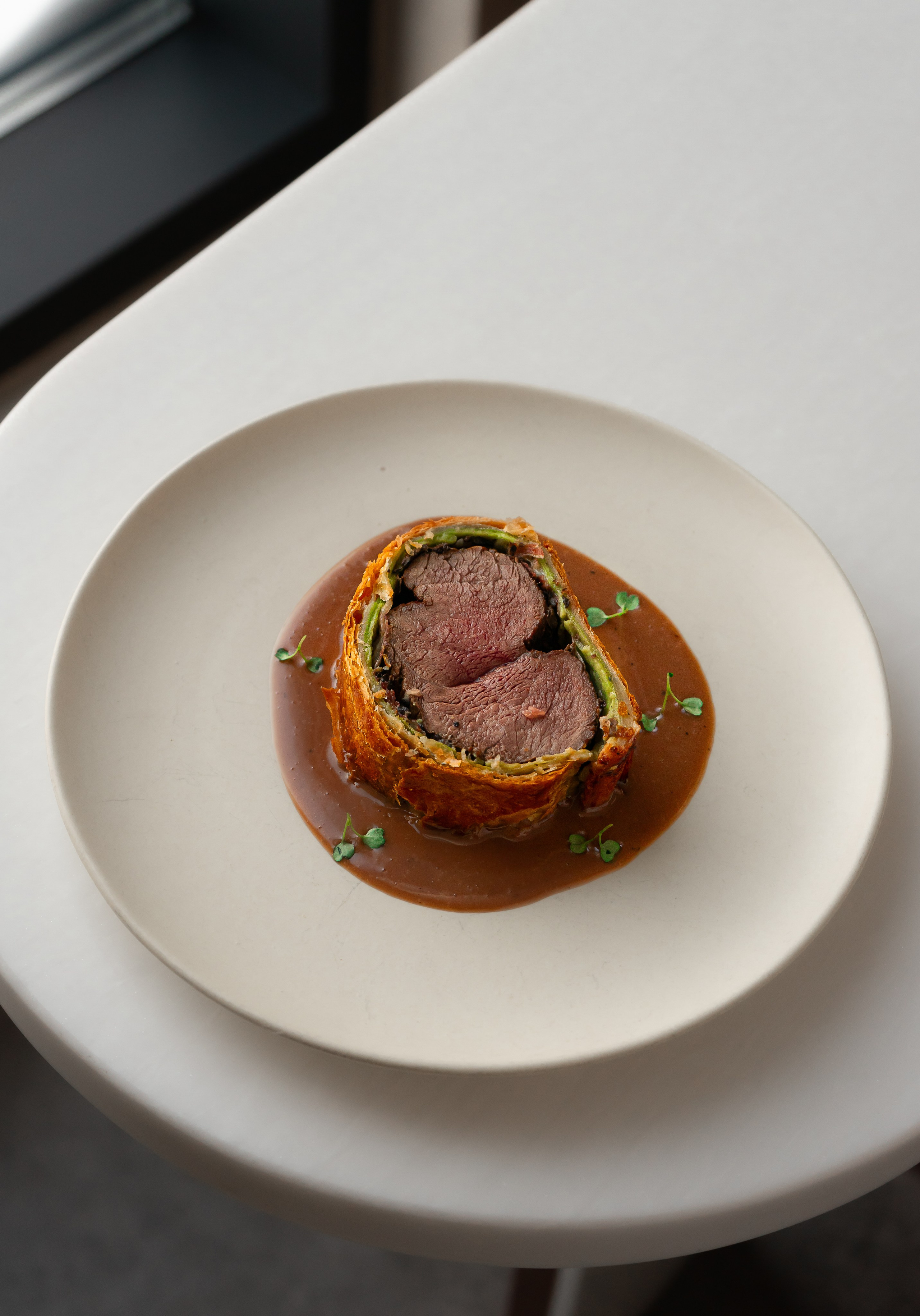 Веллингтон с кониной и трюфельным соусом, ресторан Negroni