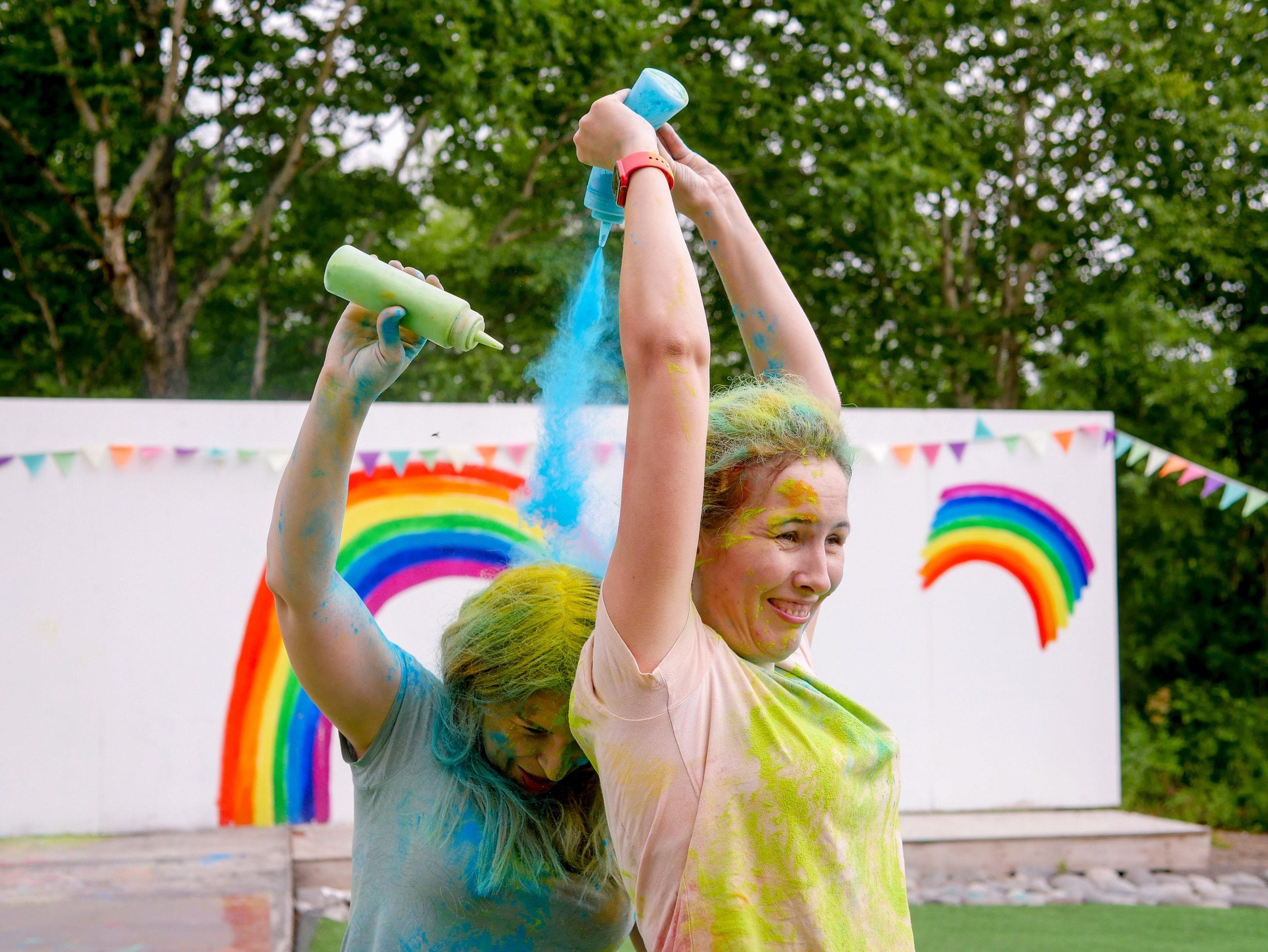 Корпоратив на природе с красками Холли. Фотограф Диана Воробьева Нижний Новгород