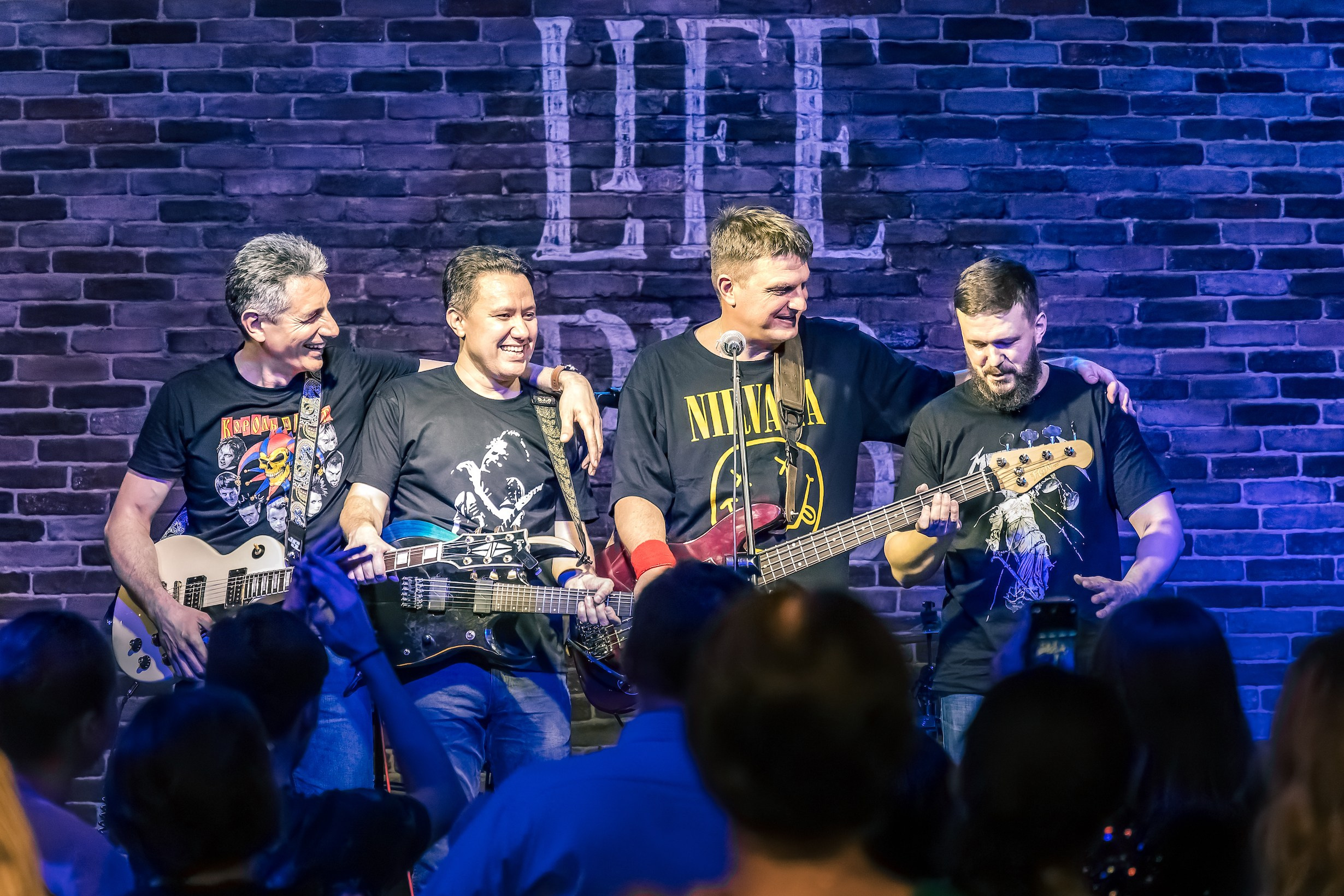 LifePub 29.03.2023. Московская кавер-группа BankBand