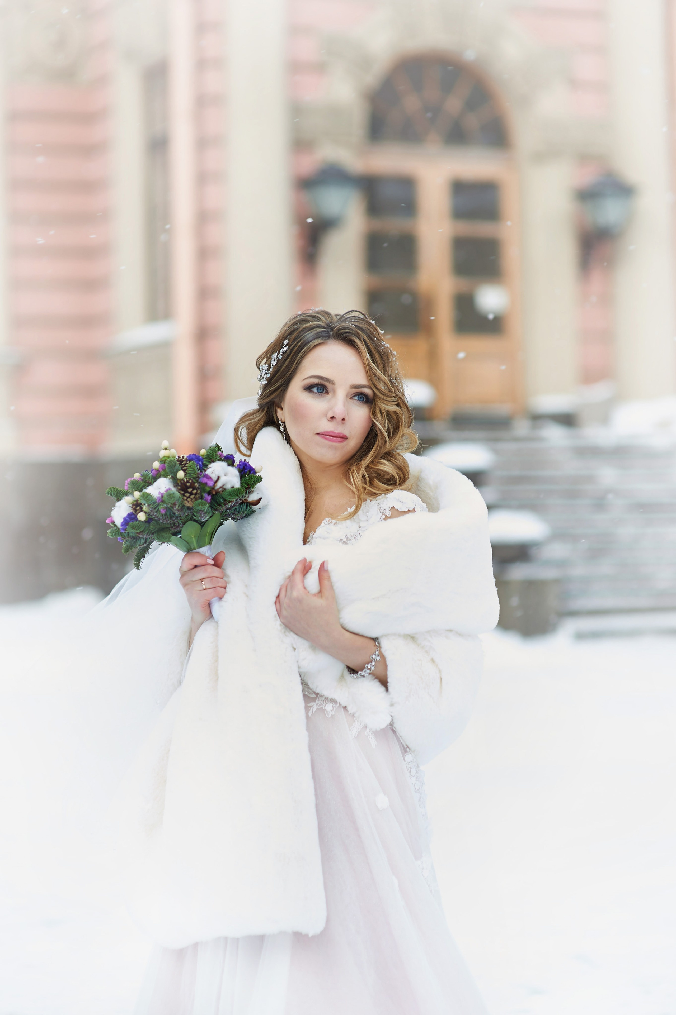 Елена и Иван (зимняя свадебная прогулка у Михайловского замка и фотосессия в Эрмитаже). Портретный, семейный и свадебный фотограф в Санкт-Петербурге и в Пушкине Ширяев Денис