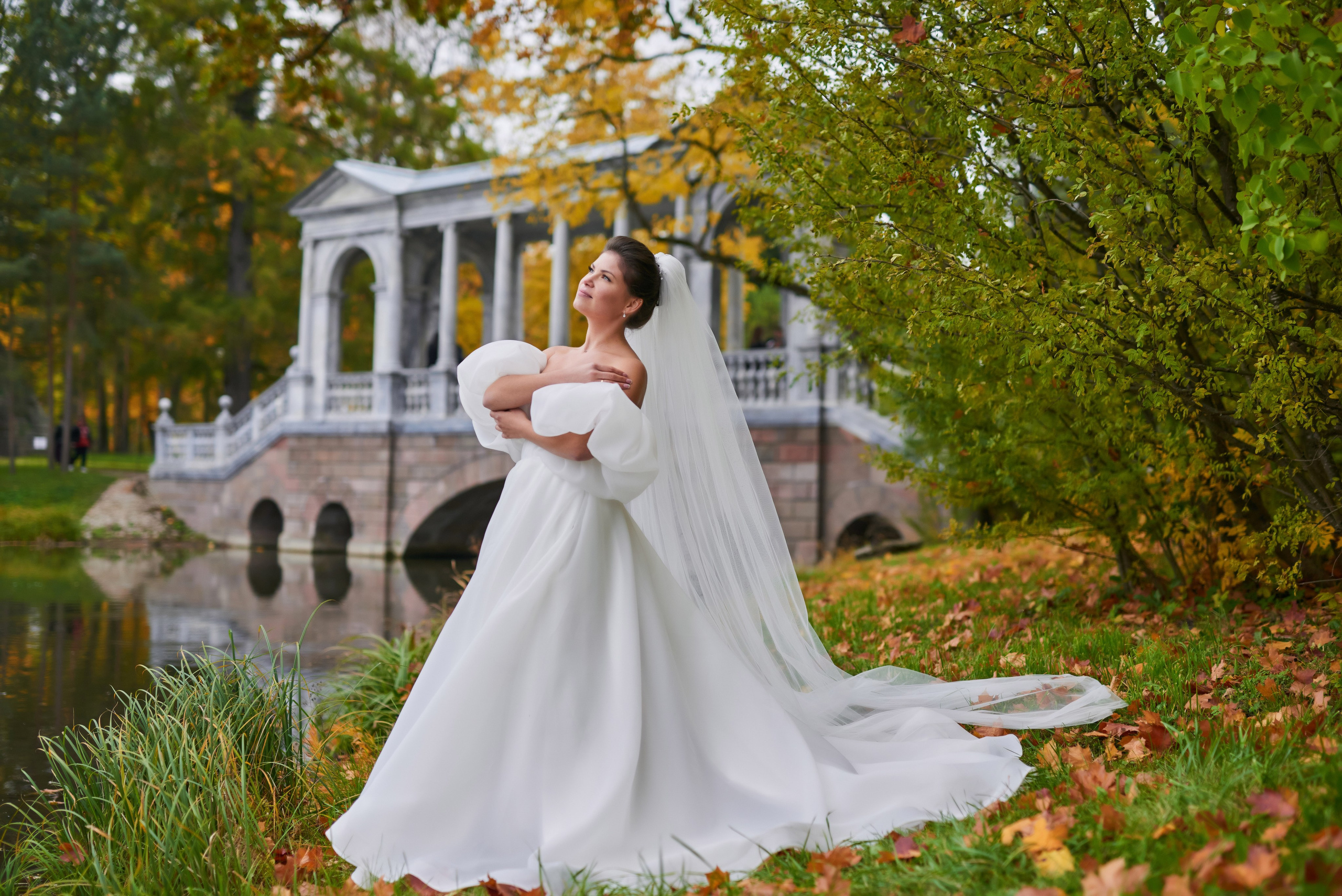 Осенняя свадебная прогулка в Екатерининском парке в Пушкине. Портретный, семейный и свадебный фотограф в Санкт-Петербурге и в Пушкине Ширяев Денис