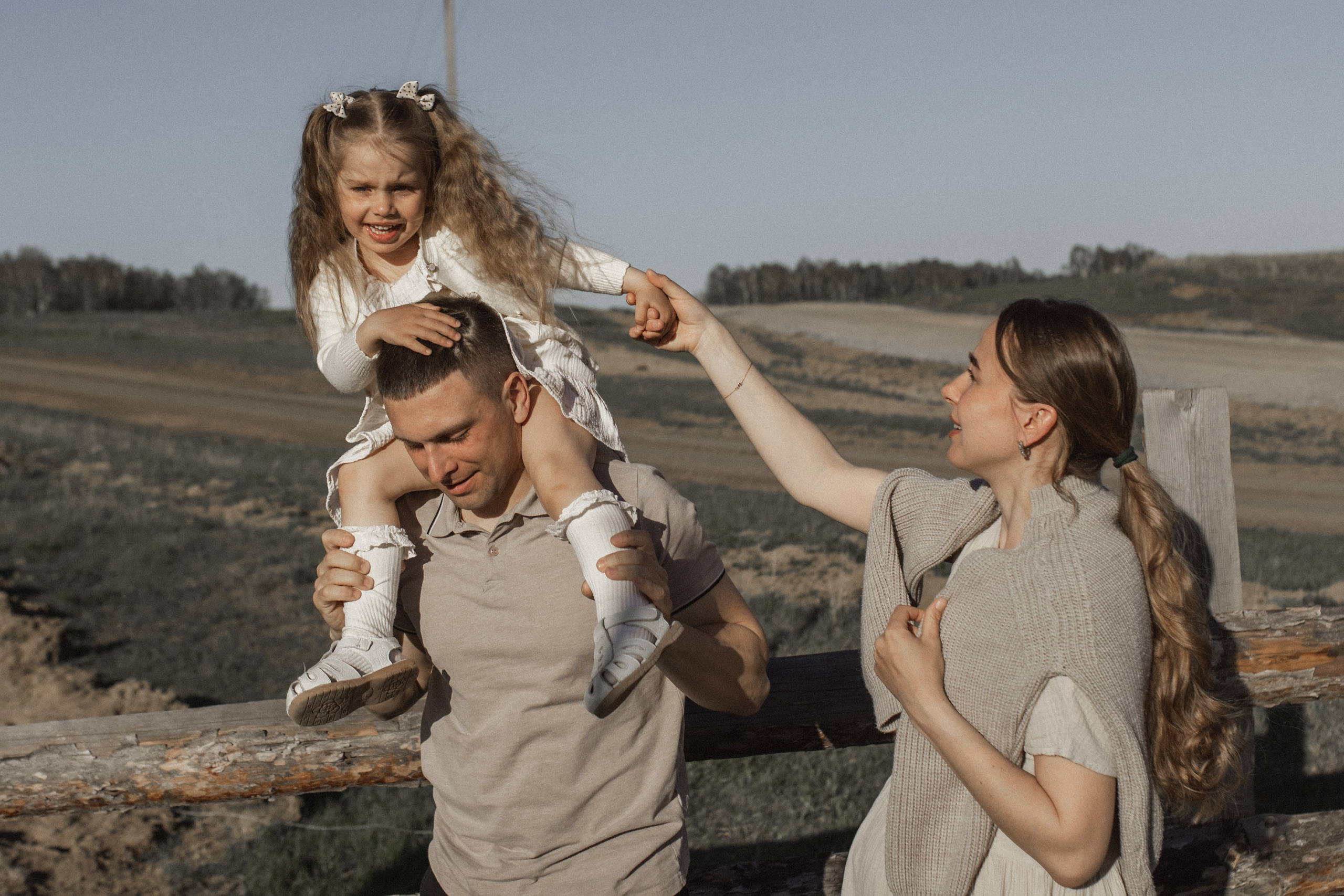 Юля, Стас и Вероника. Семейный фотограф lifestyle в Новосибирске Елена Шпилевая