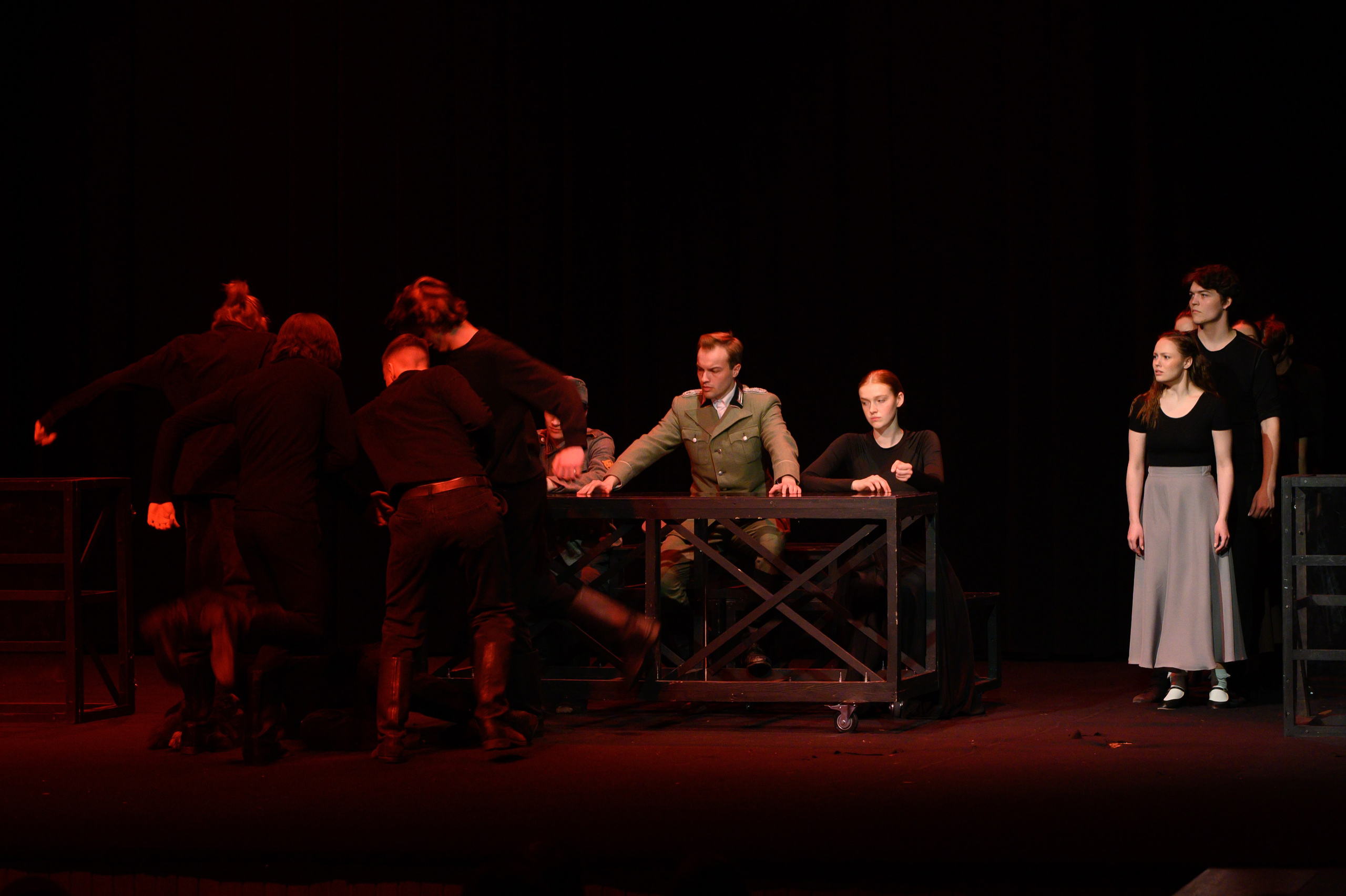 Молодая гвардия. Фотоуслуги, услуги фотографа, фотографирование важных событий