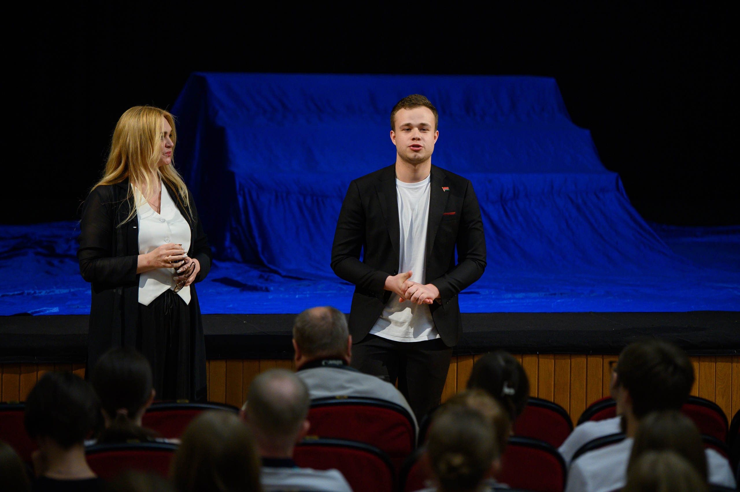 Молодая гвардия. Фотоуслуги, услуги фотографа, фотографирование важных событий