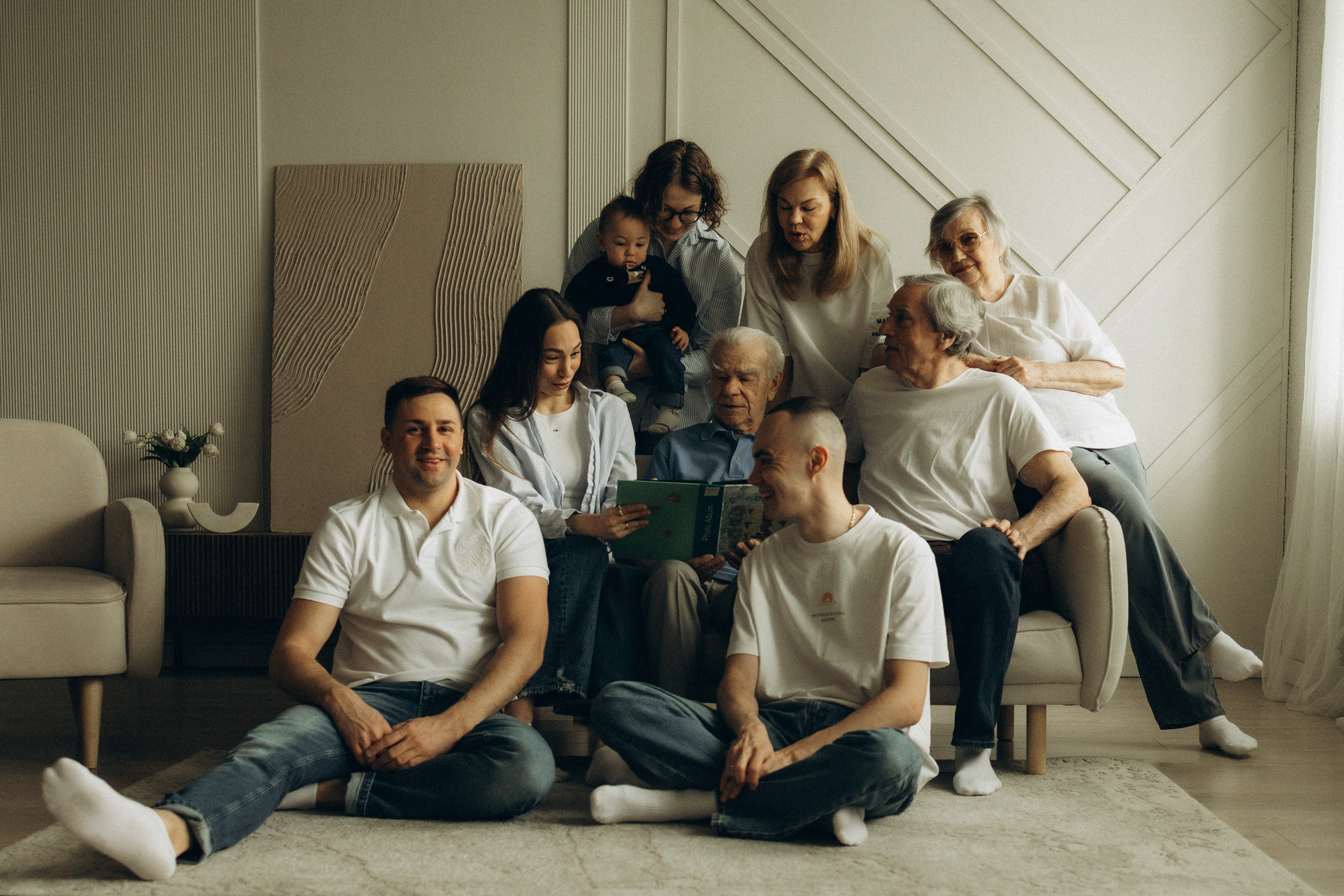 Семейная фотосессия для большой семьи в студии. Семейный фотограф в Ижевске Даша Денисова