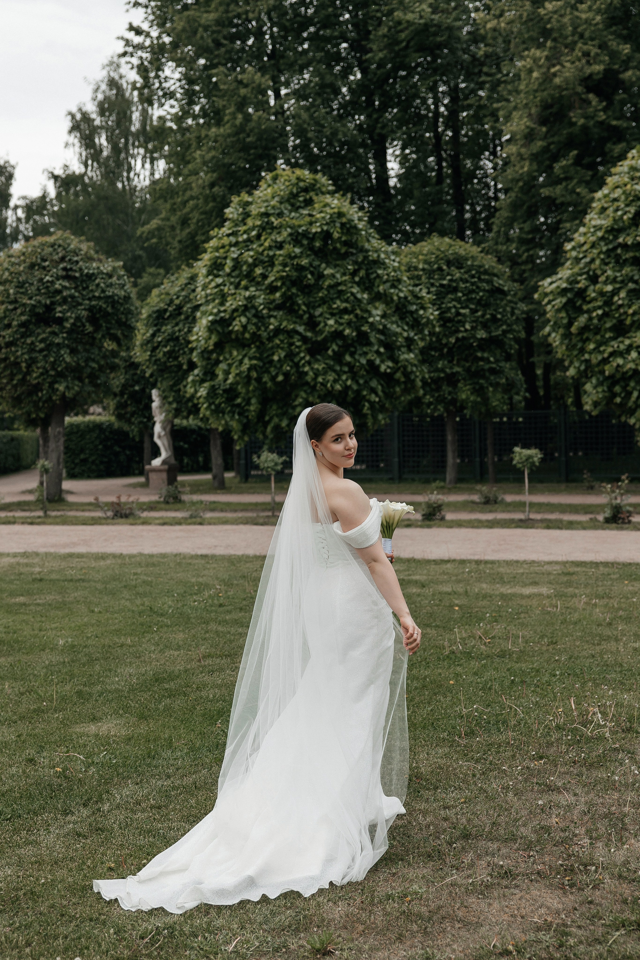 Свадебная фотосессия в Усадьбе Кусково. Свадебный фотограф в Москве Дарья Олендарёва