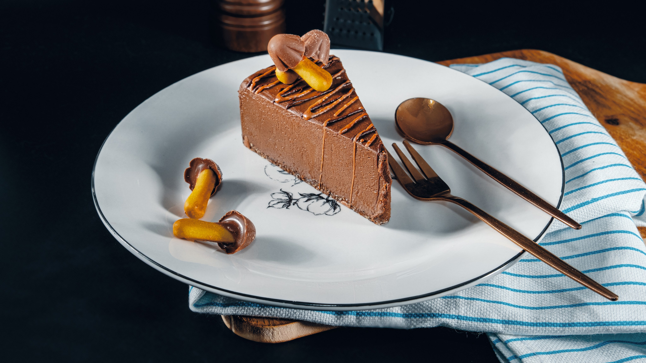 Фуд съёмка на черном фоне. Я  фотограф. Работаю в городе Москва,