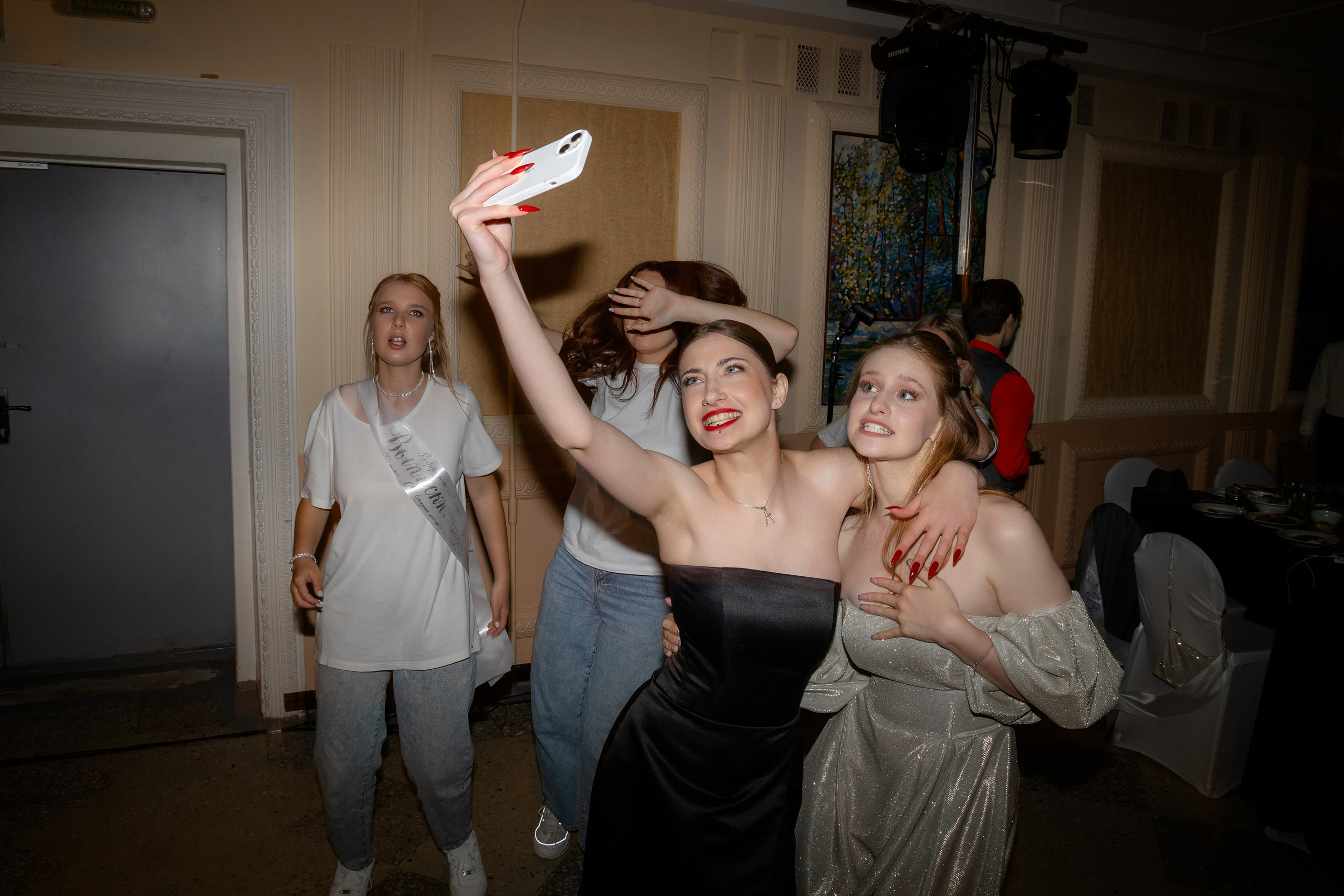 Школьный выпускной 2024 год в Соколе (Минск). Свадебный фотограф в Минске/Беларуси Сергей Спиридонов