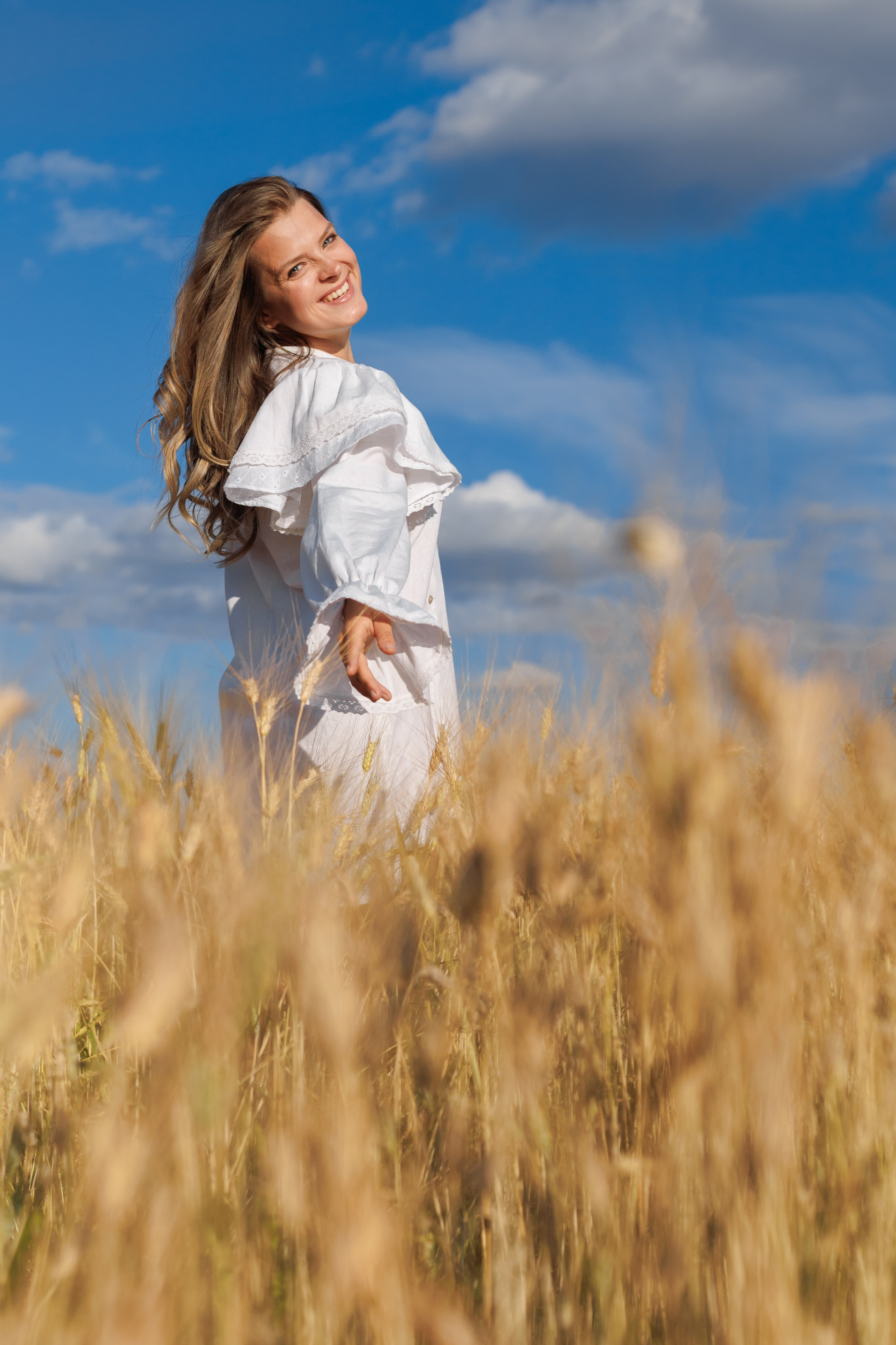 Татьяна в поле. Ирина Мезенцева | Женский и предметный фотограф | г. Омск