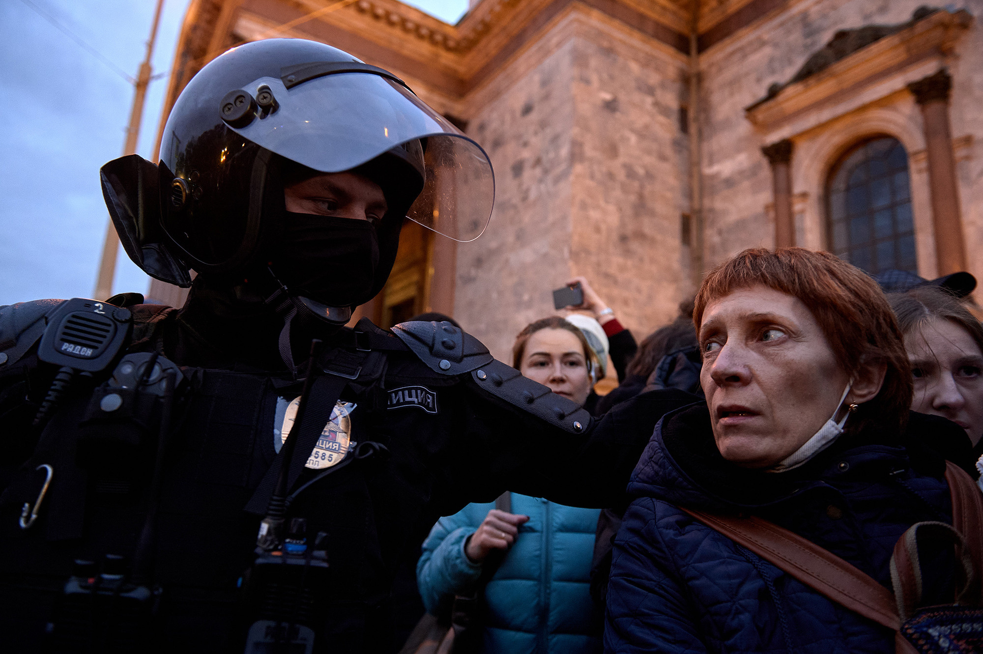 A police officer detains a woman protesting at a rally against the mobilization announced in Russia. St. Petersburg, September 21, 2022
