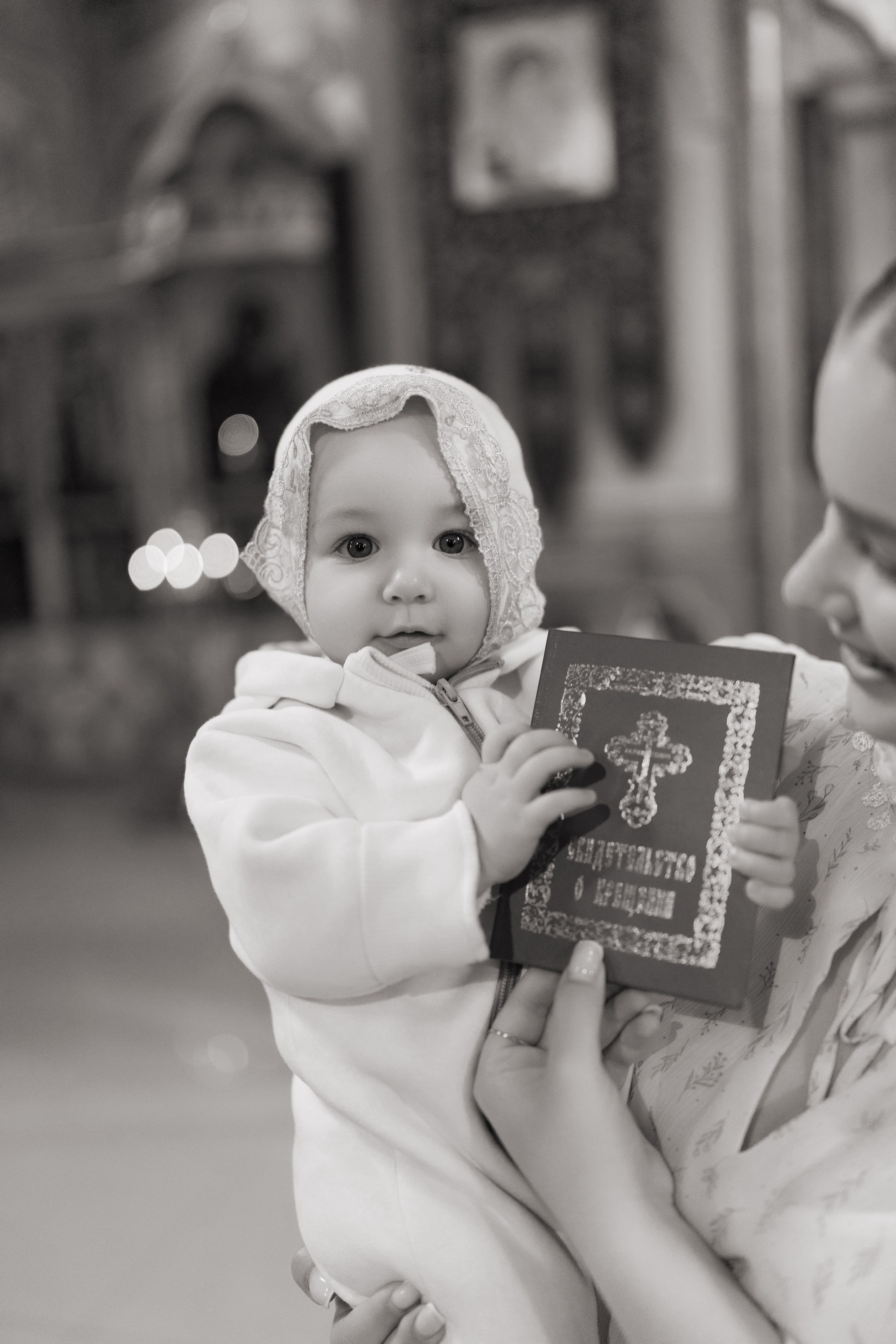 Крещение Миланы в церкви иконы Божией Матери / пасмурная погода. Анастасия Безуглова- свадебный фотограф в Таганроге