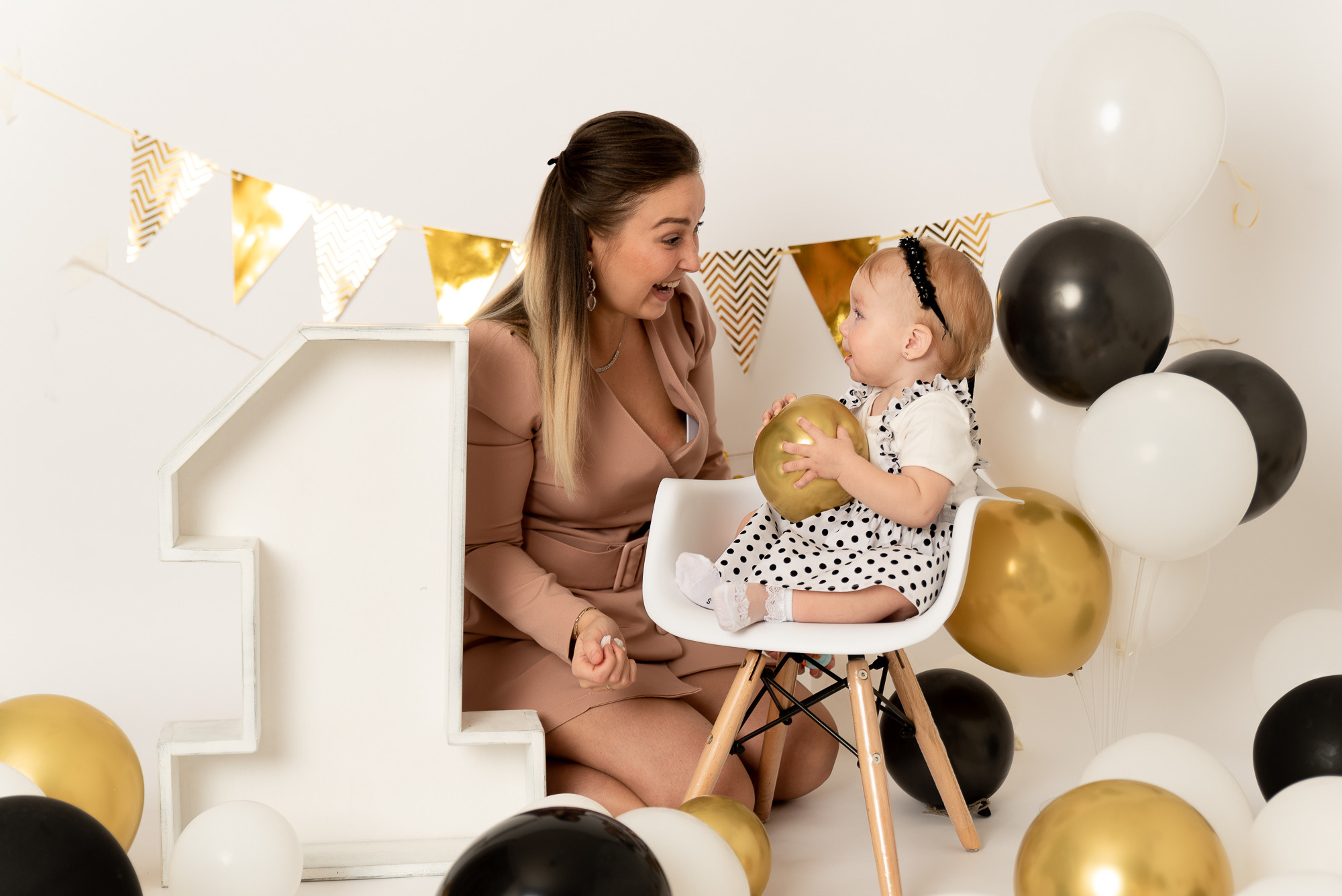 Фотосессия первого дня рождения. Фотограф новорожденных в Нижневартовске Лара Курдюкова