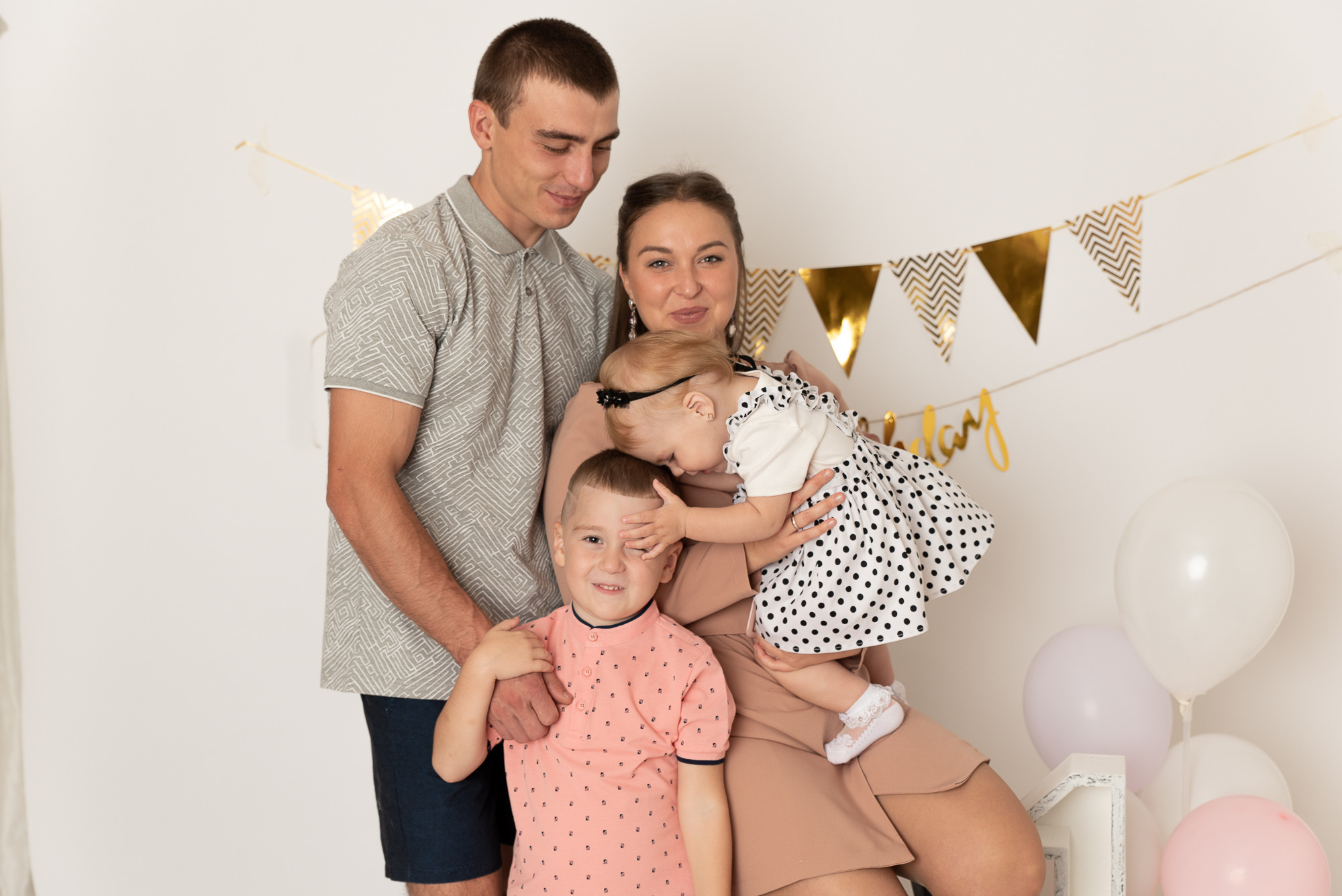 Фотосессия первого дня рождения. Фотограф новорожденных в Нижневартовске Лара Курдюкова