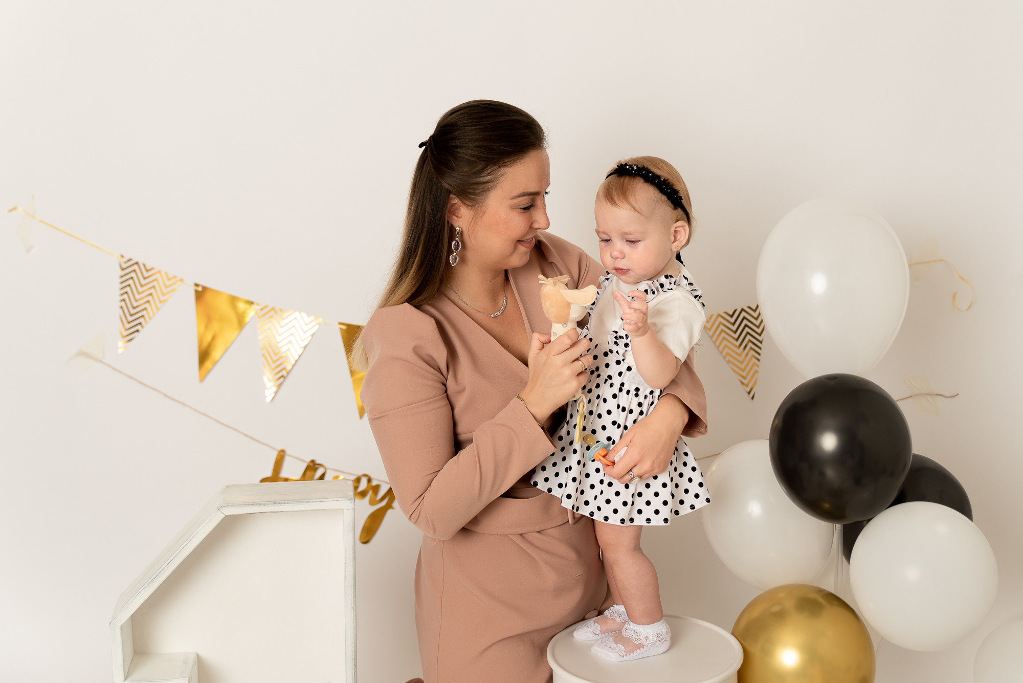 Фотосессия первого дня рождения. Фотограф новорожденных в Нижневартовске Лара Курдюкова