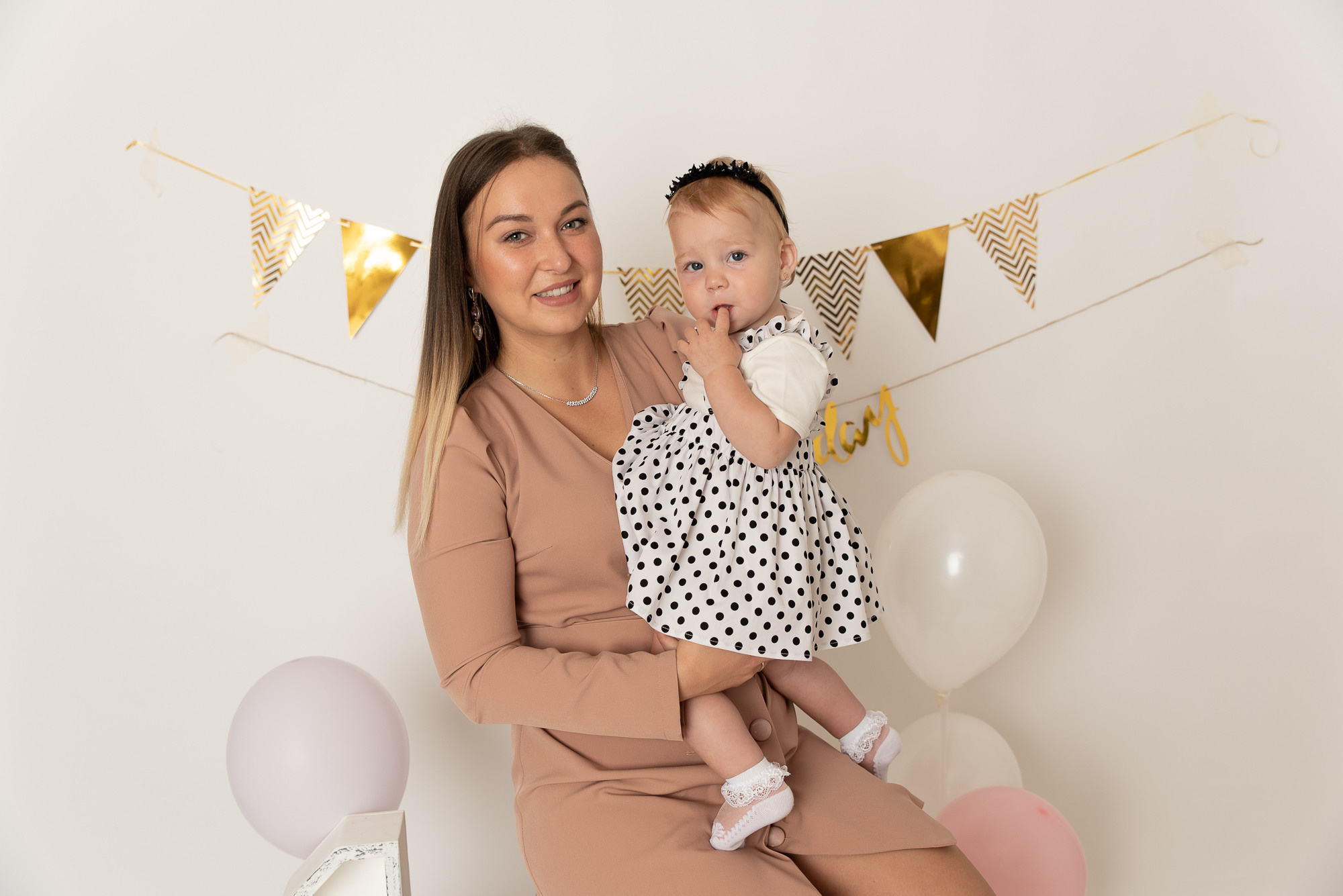 Фотосессия первого дня рождения. Фотограф новорожденных в Нижневартовске Лара Курдюкова