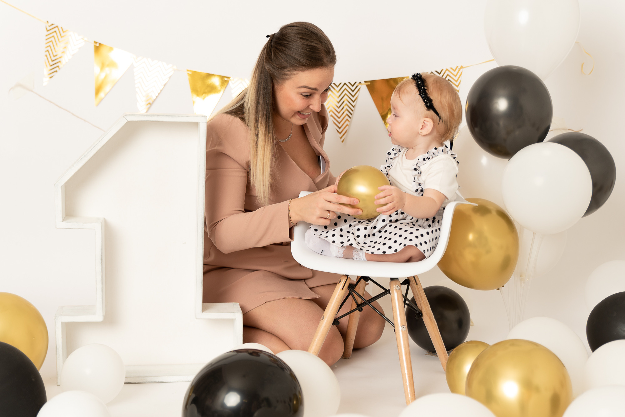 Фотосессия первого дня рождения. Фотограф новорожденных в Нижневартовске Лара Курдюкова