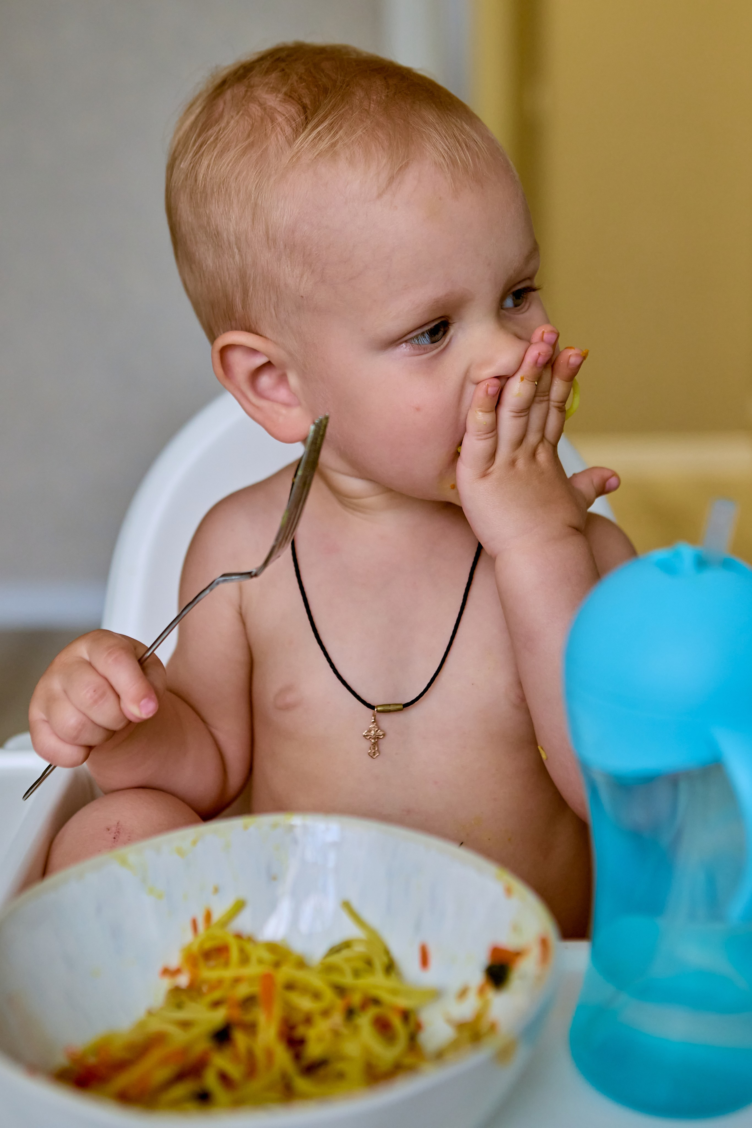 Нежность и свет в детском портрете младенца, окружённого любовью семьи. Фотограф из Дзержинска Николай Голованов.