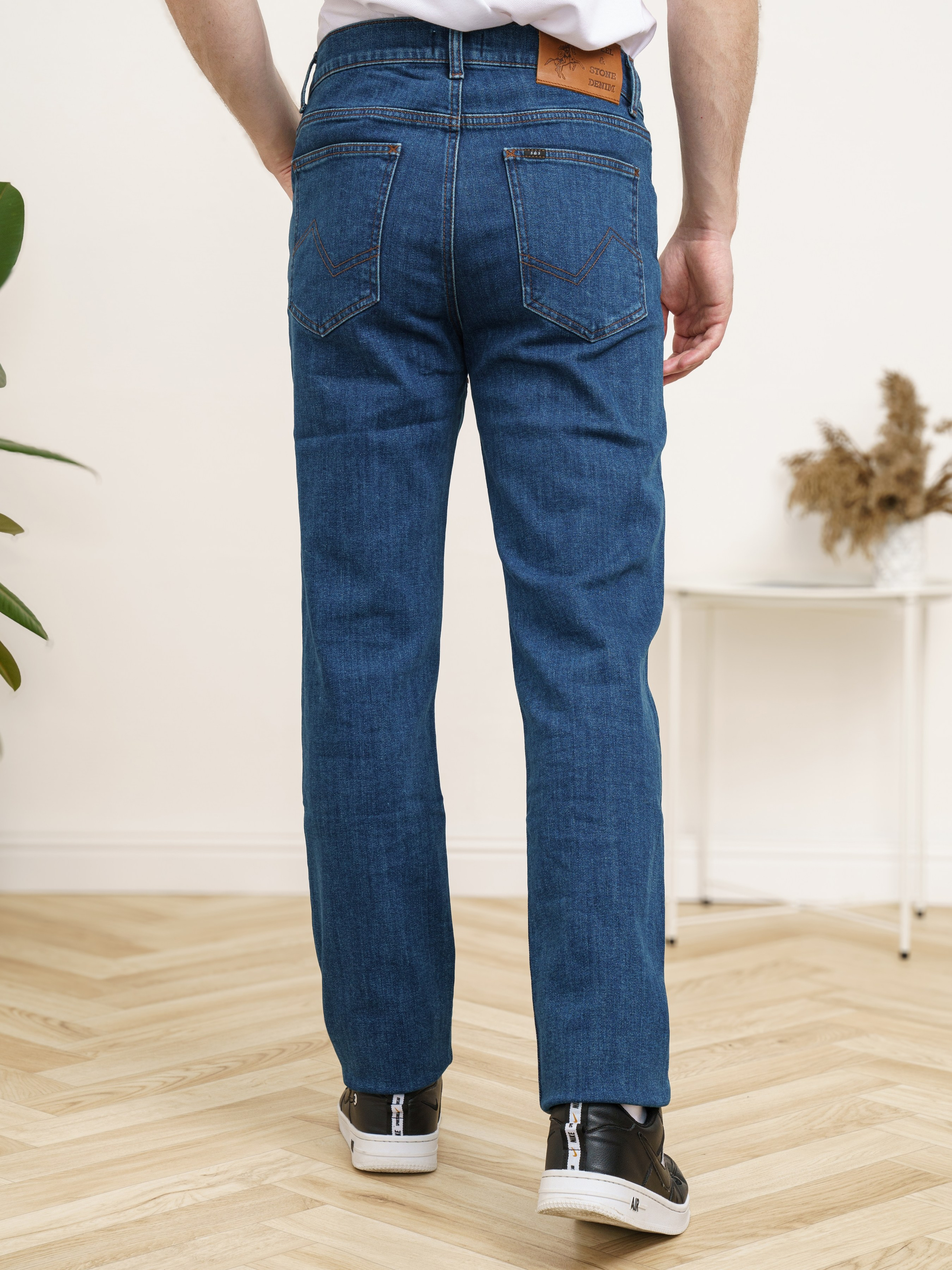 Джинсы, модель Алексей. KED Production — продакшн из СПб. Создаём фото, видео и контент, который помогает брендам и селлерам продавать больше