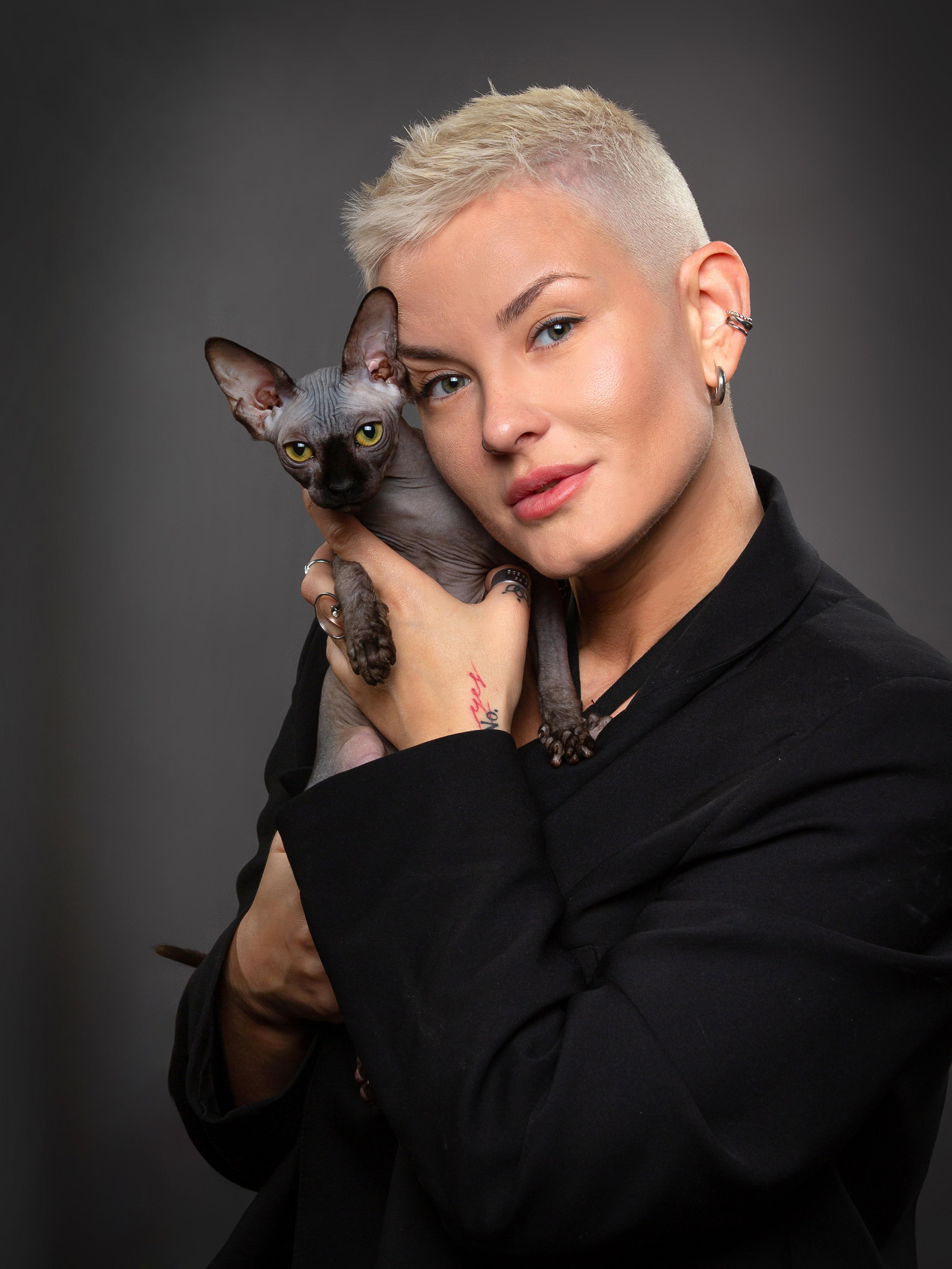 С кошкой. Фотограф Мария Кольцова